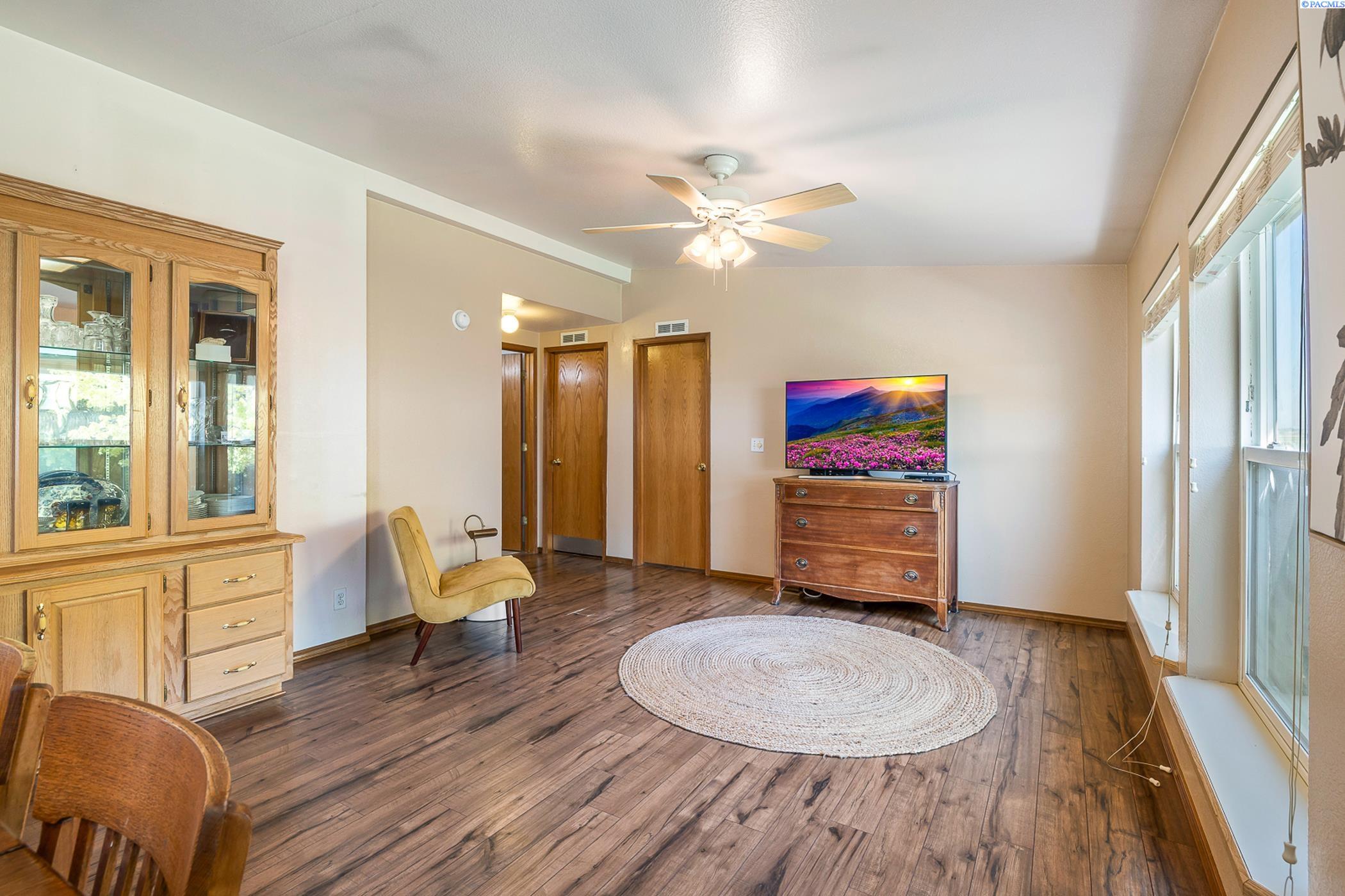 Eltopia, Washington, 99330, United States, 4 Bedrooms Bedrooms, ,1 BathroomBathrooms,Residential,For Sale,1901493