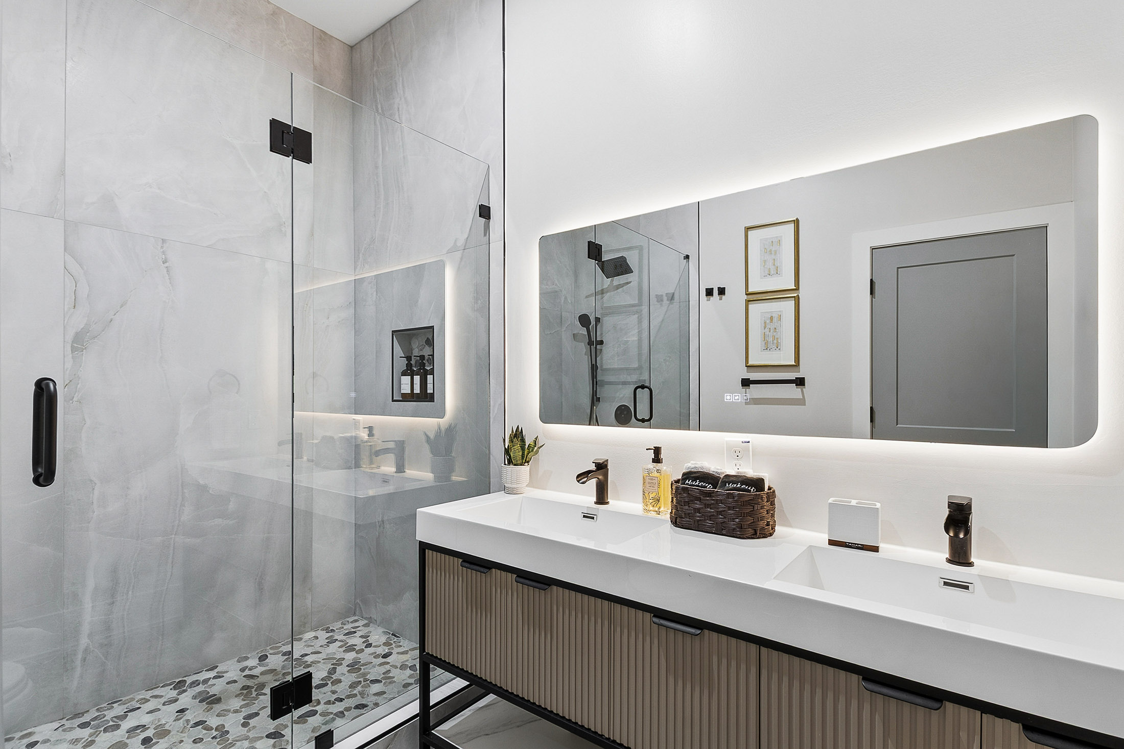  Sophisticated Modern Home in Sought-after Loring Heights - 物件實景