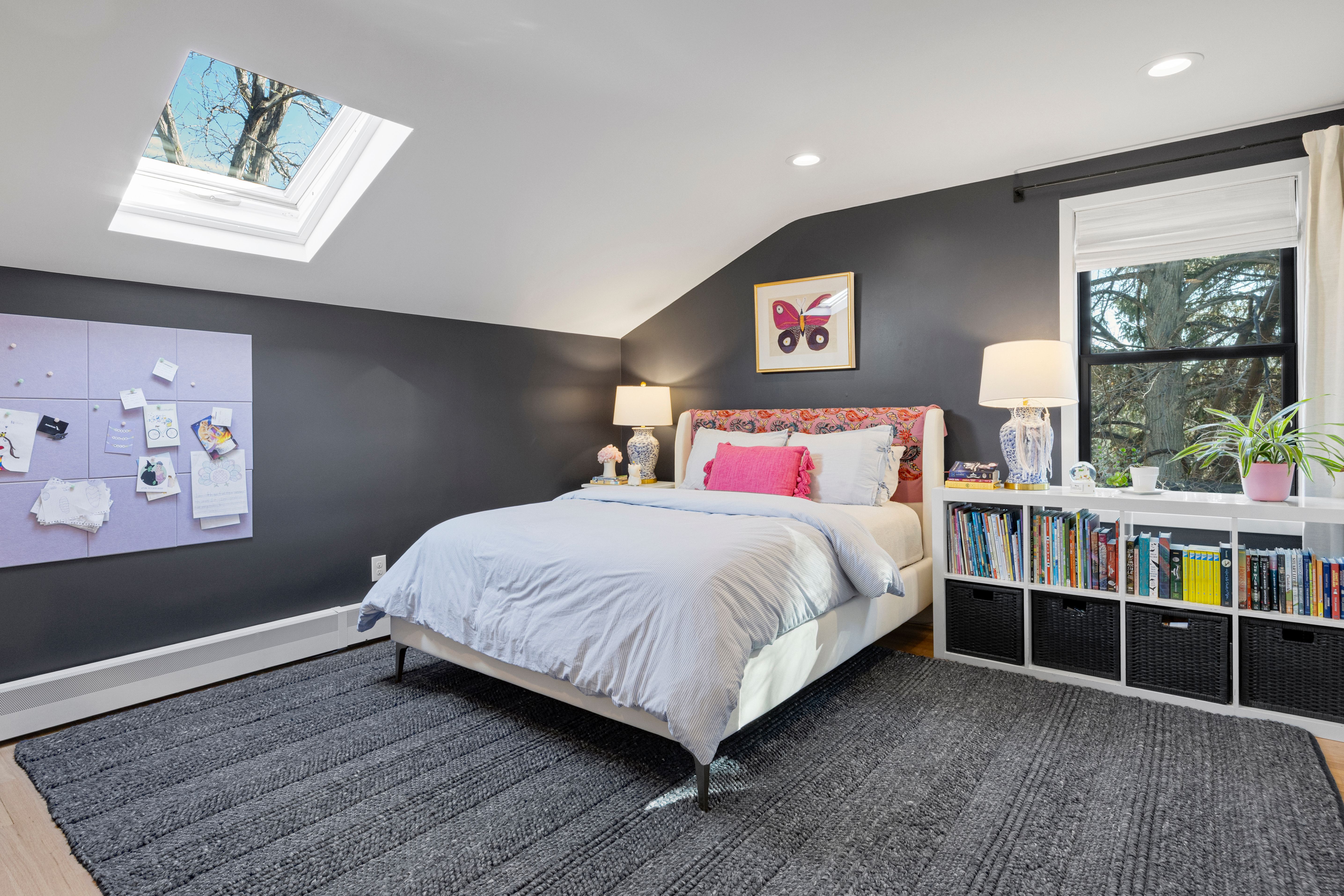  Thoughtful design, modern updates, and timeless charm - 物件實景