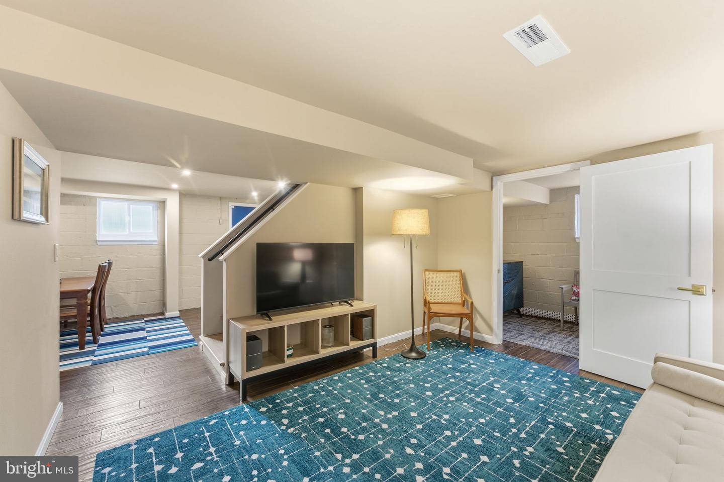 Kensington, Maryland, 20895, United States, 3 Bedrooms Bedrooms, ,2 BathroomsBathrooms,Residential,For Sale,1999038