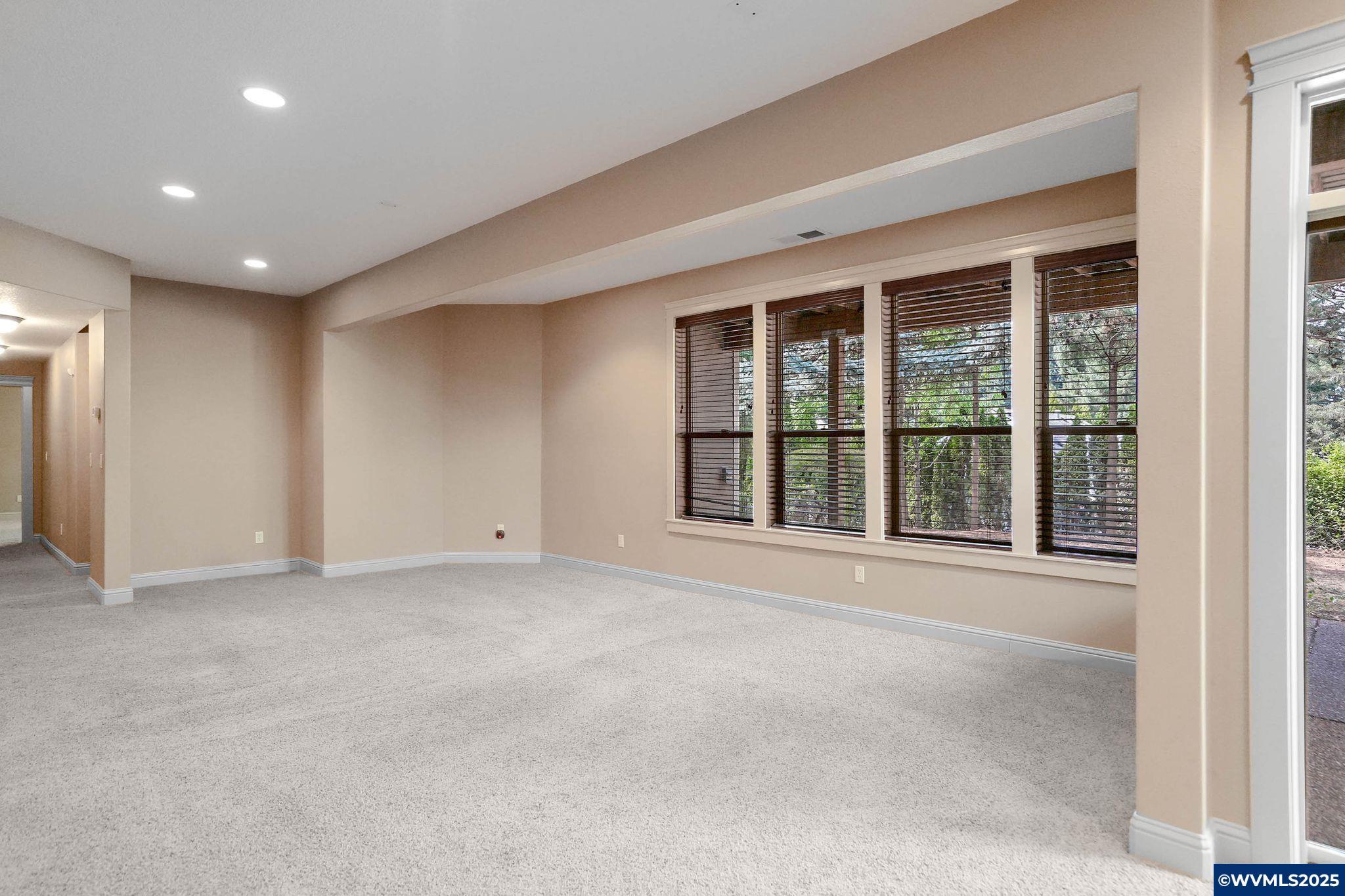 Salem, Oregon, 97306, United States, 4 Bedrooms Bedrooms, ,3 BathroomsBathrooms,Residential,For Sale,1906956