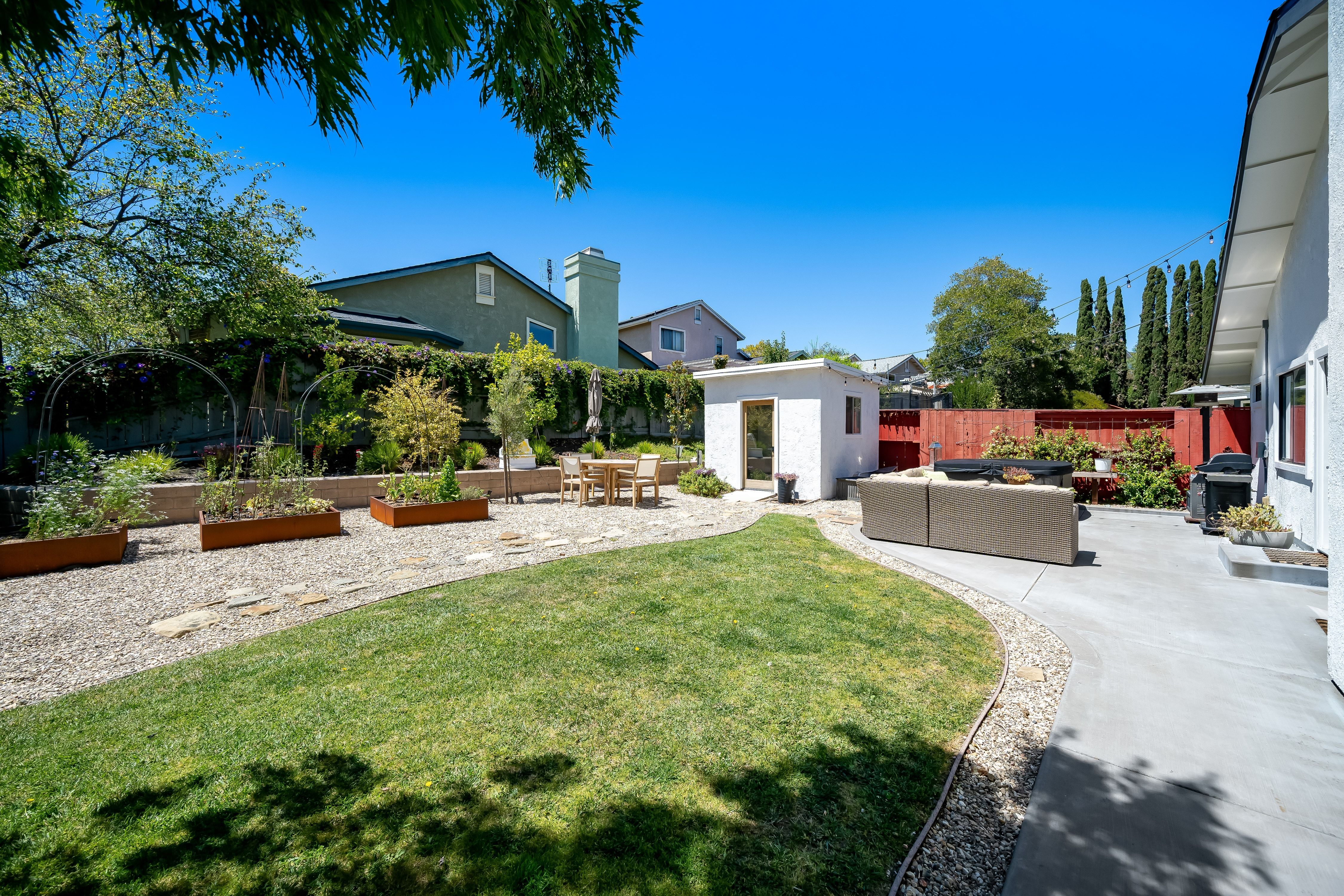  Beautifully Reimagined Corner-Lot Home in French Park - 物件實景