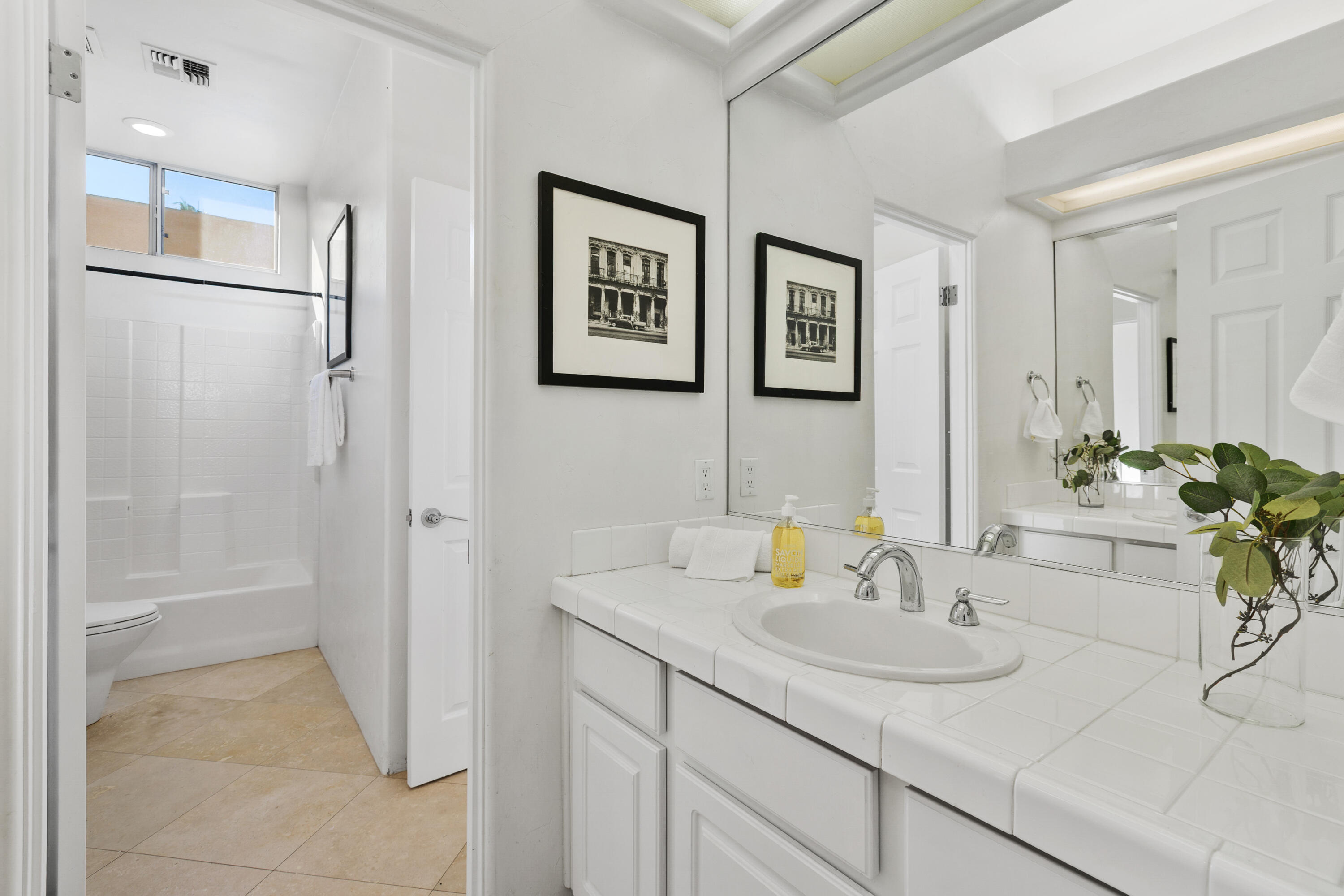 La Quinta, California, 92253, United States, 4 Bedrooms Bedrooms, ,1 BathroomBathrooms,Residential,For Sale,1999091