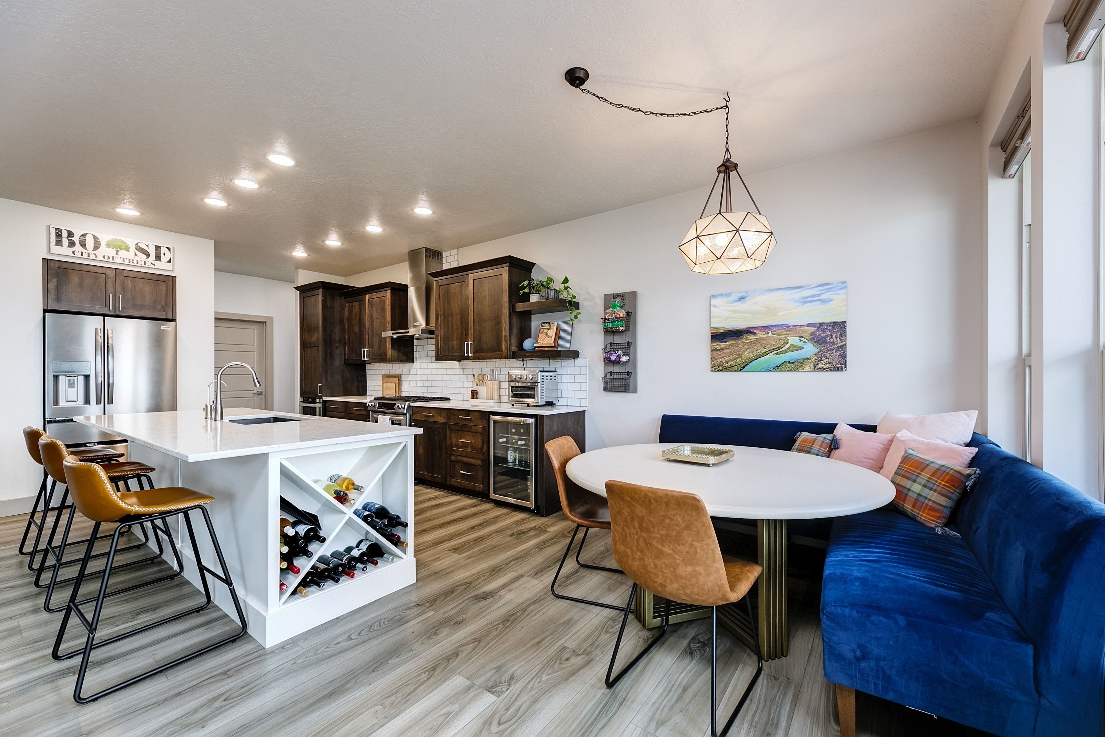  Beautiful Single Level - Former Builder Model Home - 物件實景