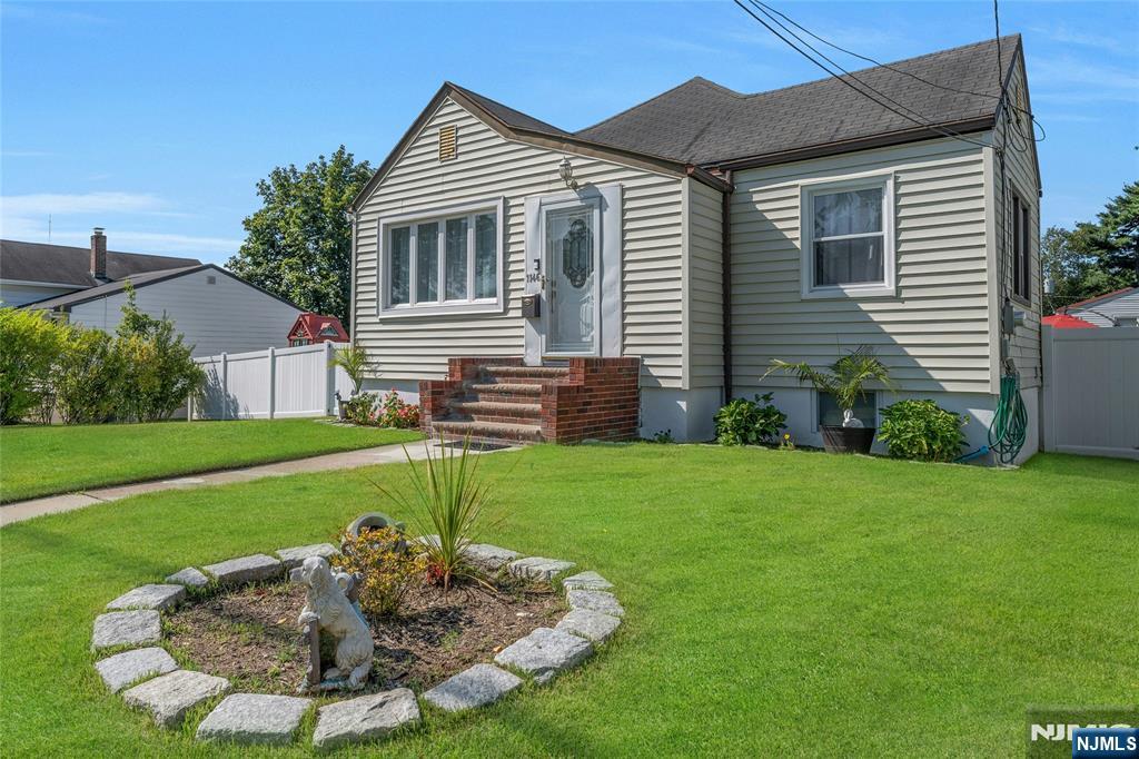 New Milford, New Jersey, 07646, United States, 2 Bedrooms Bedrooms, ,2 BathroomsBathrooms,Residential,For Sale,1948003