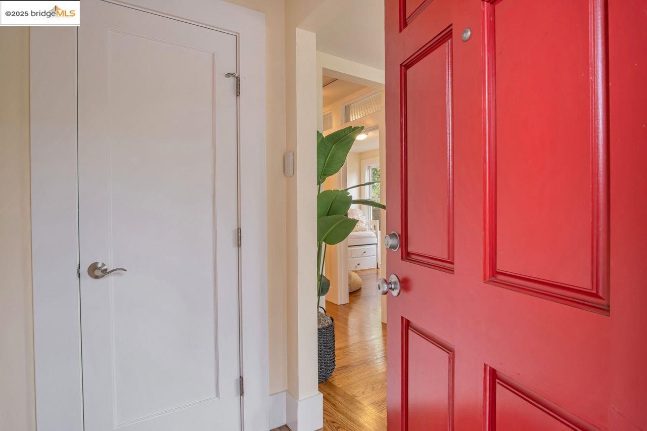 Oakland, California, 94609, United States, 2 Bedrooms Bedrooms, ,1 BathroomBathrooms,Residential,For Sale,1934711