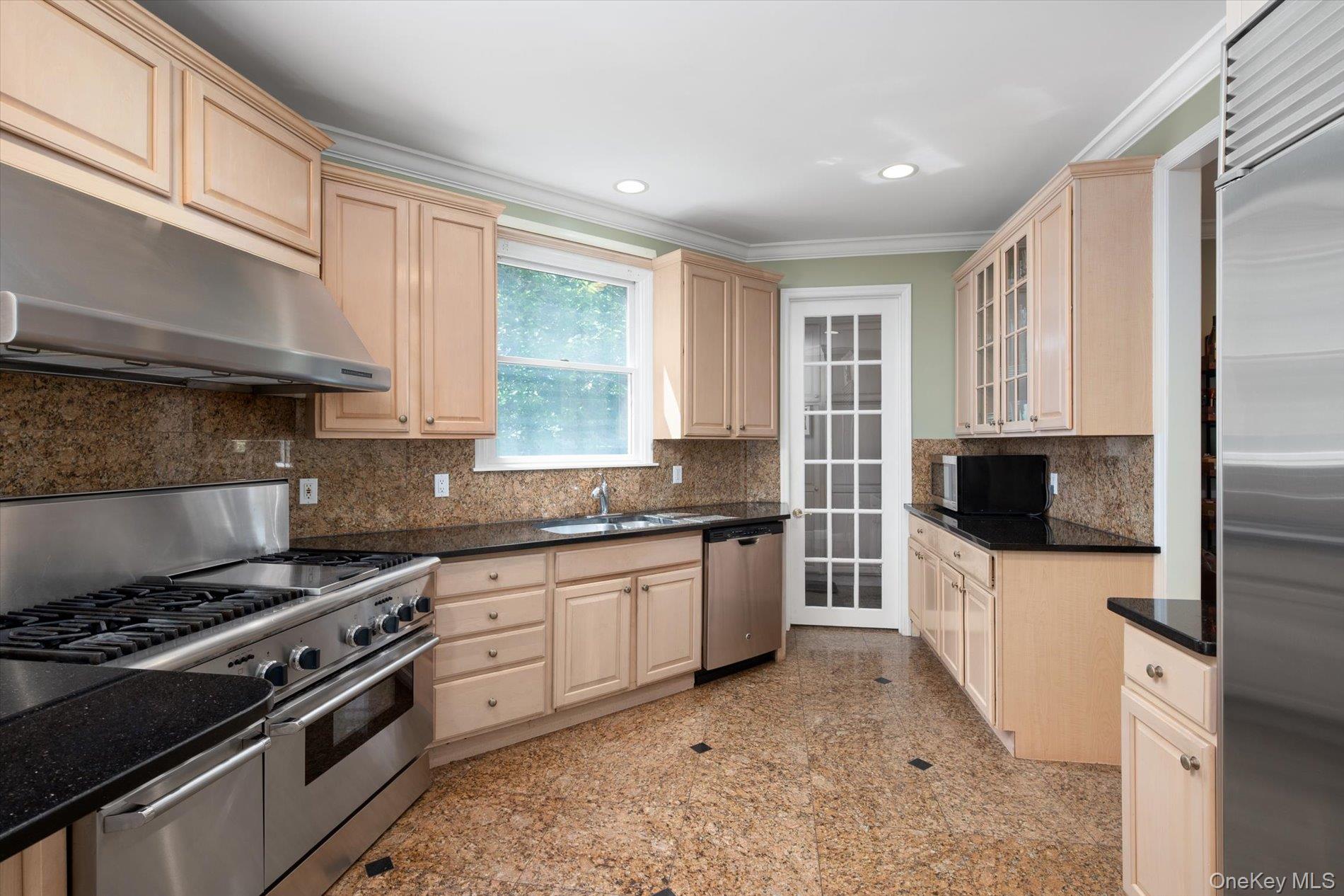  15 Church Street, Roslyn, NY, 11576 - 物件實景