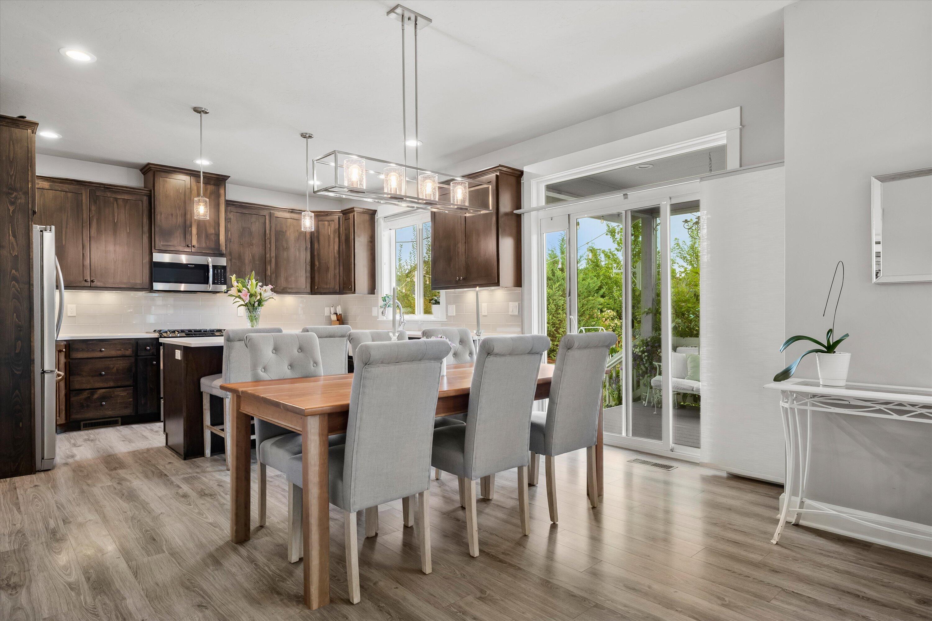 Redmond, Oregon, 97756, United States, 4 Bedrooms Bedrooms, ,3 BathroomsBathrooms,Residential,For Sale,1982797