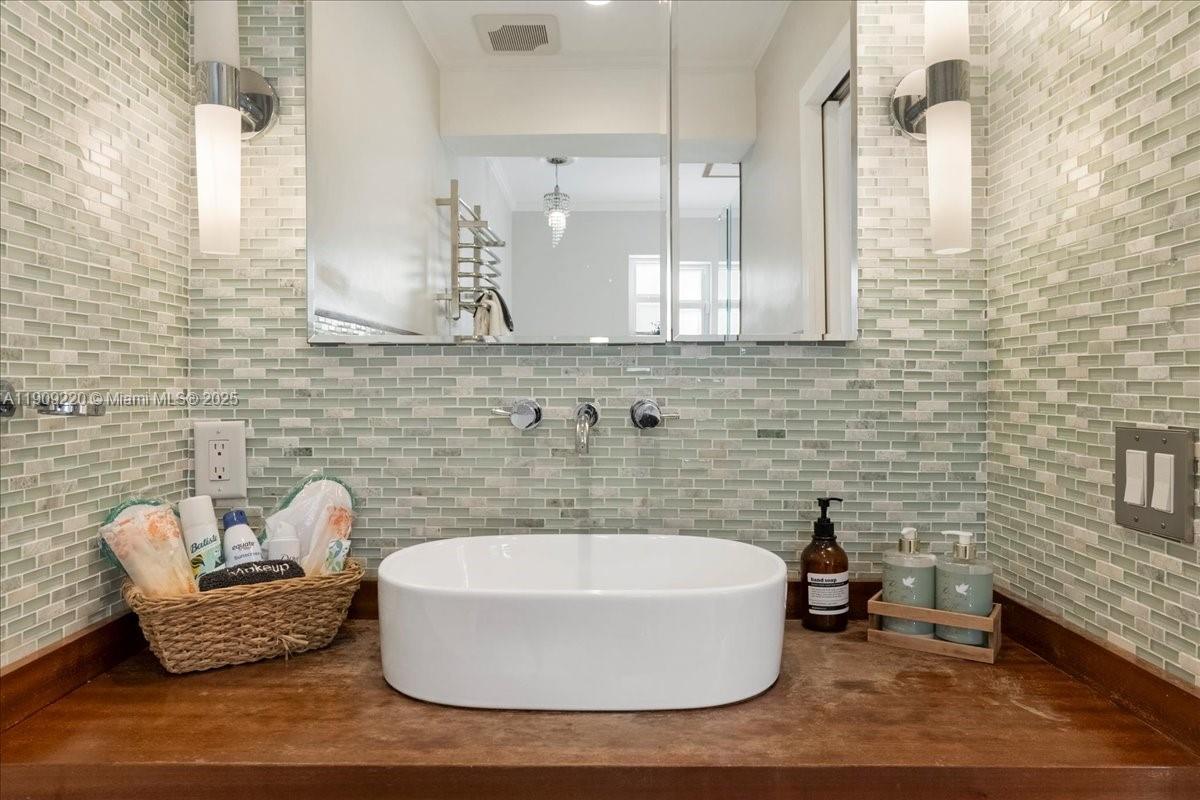 Miami, Florida, 33145, United States, 3 Bedrooms Bedrooms, ,2 BathroomsBathrooms,Residential,For Sale,1987524