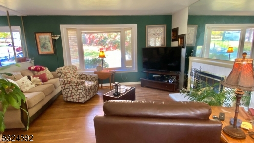 Cedar Grove, New Jersey, 07009, United States, 3 Bedrooms Bedrooms, ,2 BathroomsBathrooms,Residential,For Sale,1983593