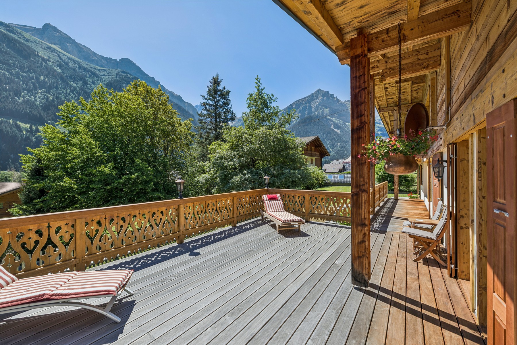  EXCLUSIVE - UNIQUE CHALET - VILLAGE CENTER on 2,000 m² of land - 物件實景