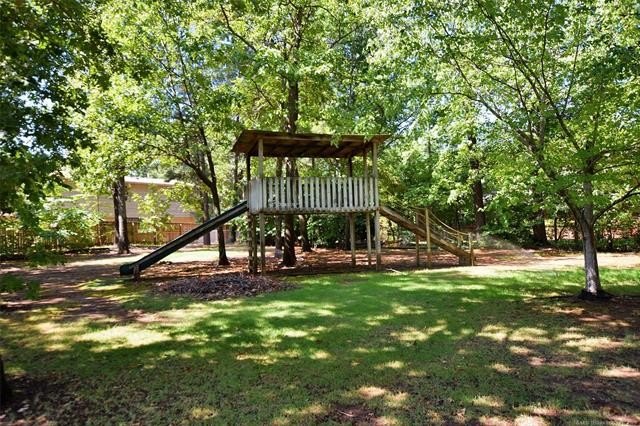 Tahlequah, Oklahoma, 74464, United States, 4 Bedrooms Bedrooms, ,4 BathroomsBathrooms,Residential,For Sale,1975818