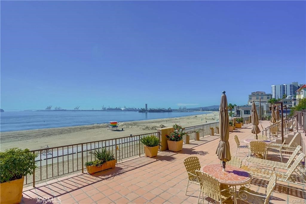 Long Beach, California, 90802, United States, 2 Bedrooms Bedrooms, ,Residential,For Sale,1905979