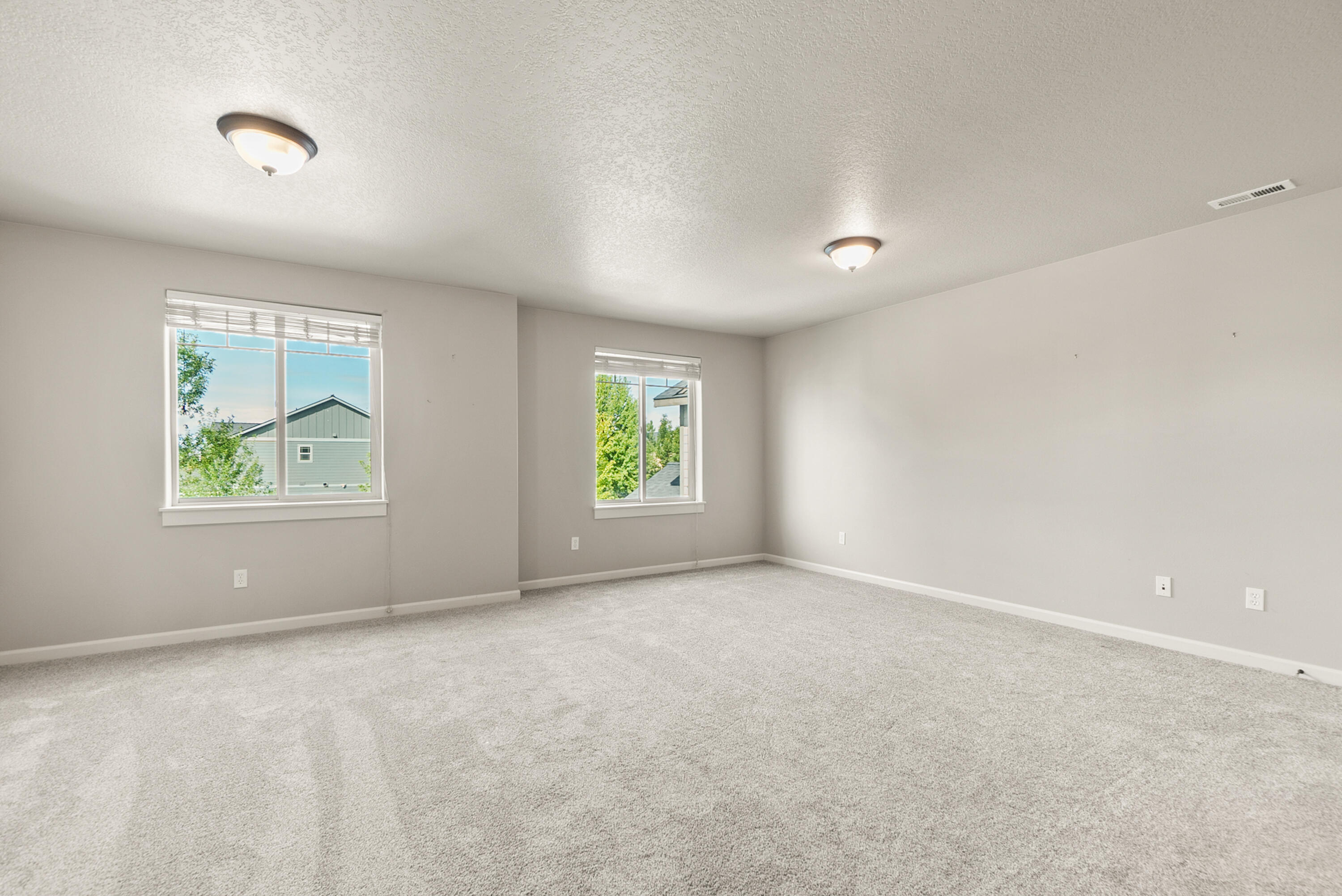 Redmond, Oregon, 97756, United States, 3 Bedrooms Bedrooms, ,3 BathroomsBathrooms,Residential,For Sale,1998180