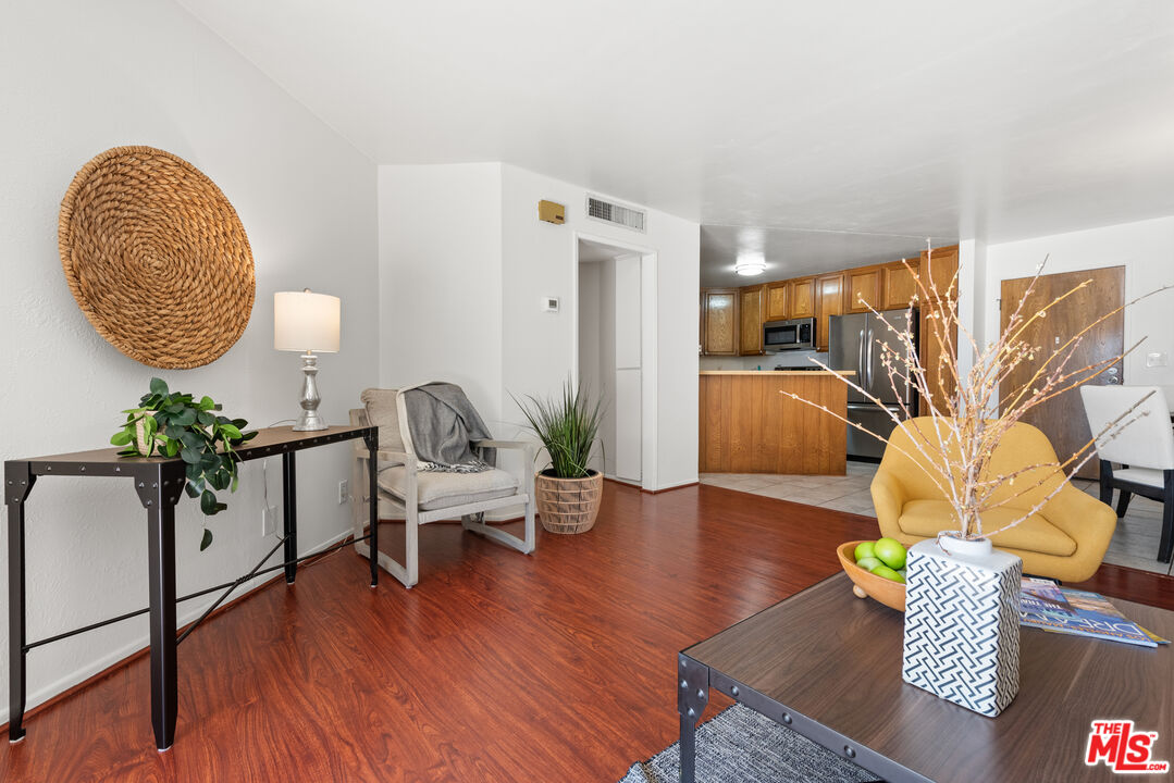 Los Angeles, California, 90042, United States, 2 Bedrooms Bedrooms, ,1 BathroomBathrooms,Residential,For Sale,1908297