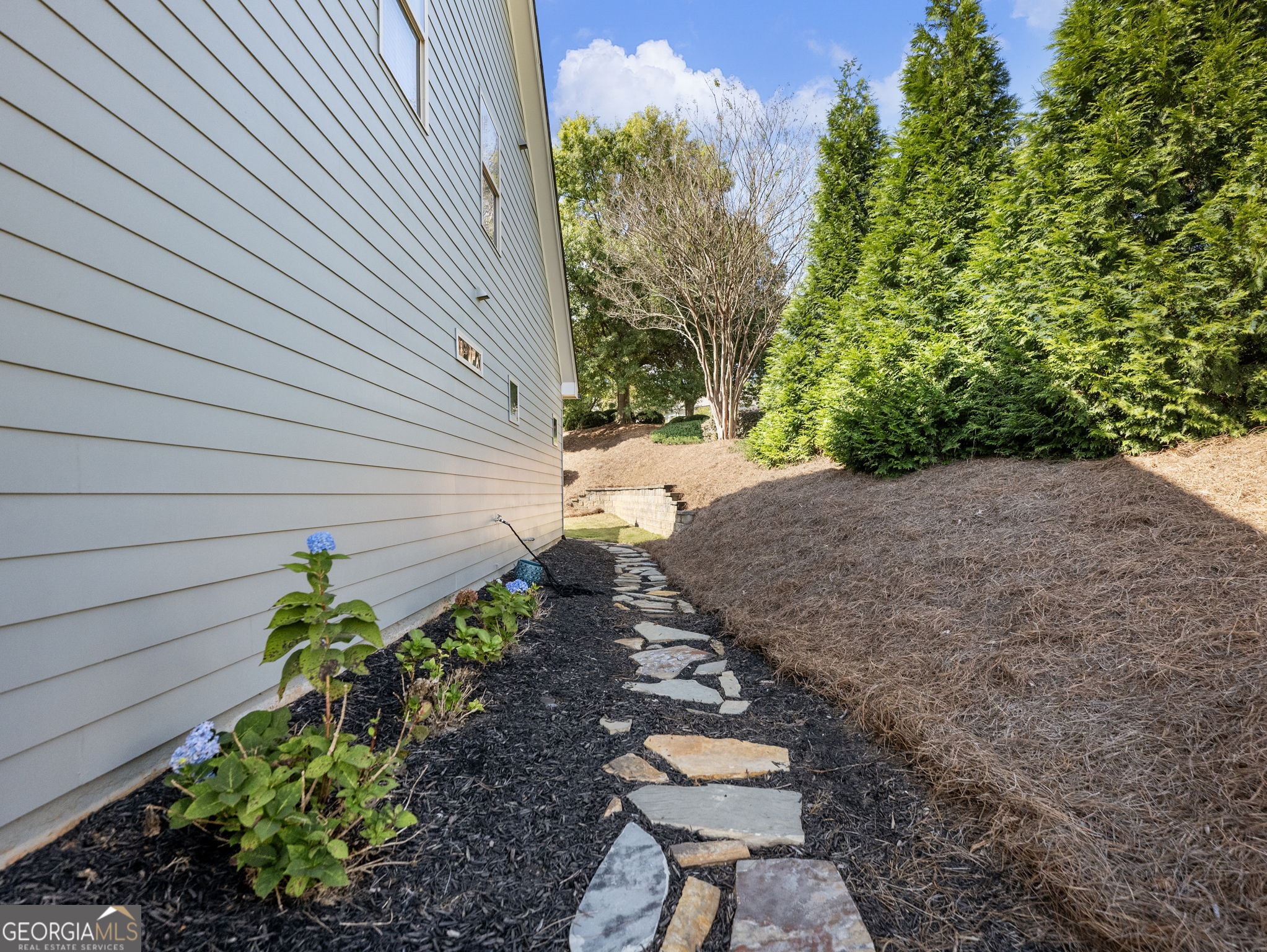 Hoschton, Georgia, 30548, United States, 5 Bedrooms Bedrooms, ,3 BathroomsBathrooms,Residential,For Sale,1986295