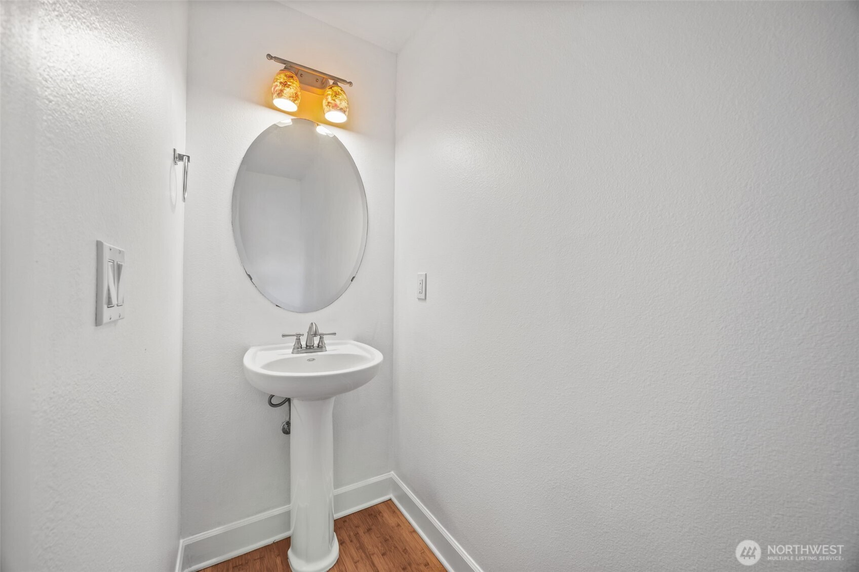 Seattle, Washington, 98106, United States, 2 Bedrooms Bedrooms, ,2 BathroomsBathrooms,Residential,For Sale,1991706