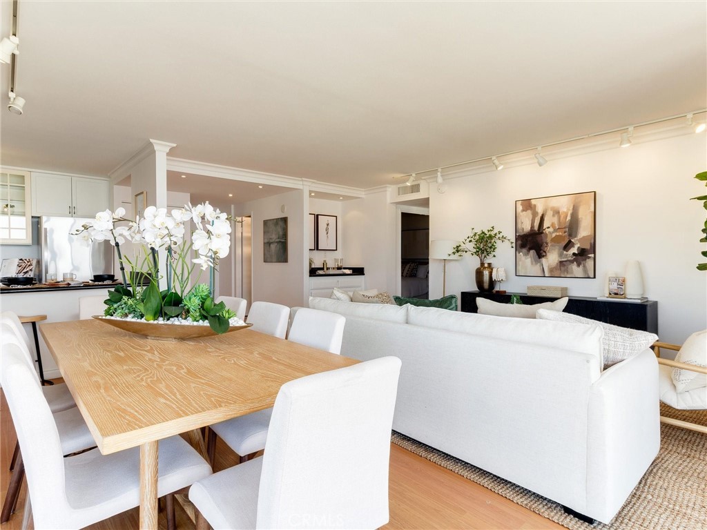 Long Beach, California, 90802, United States, 2 Bedrooms Bedrooms, ,Residential,For Sale,1905979