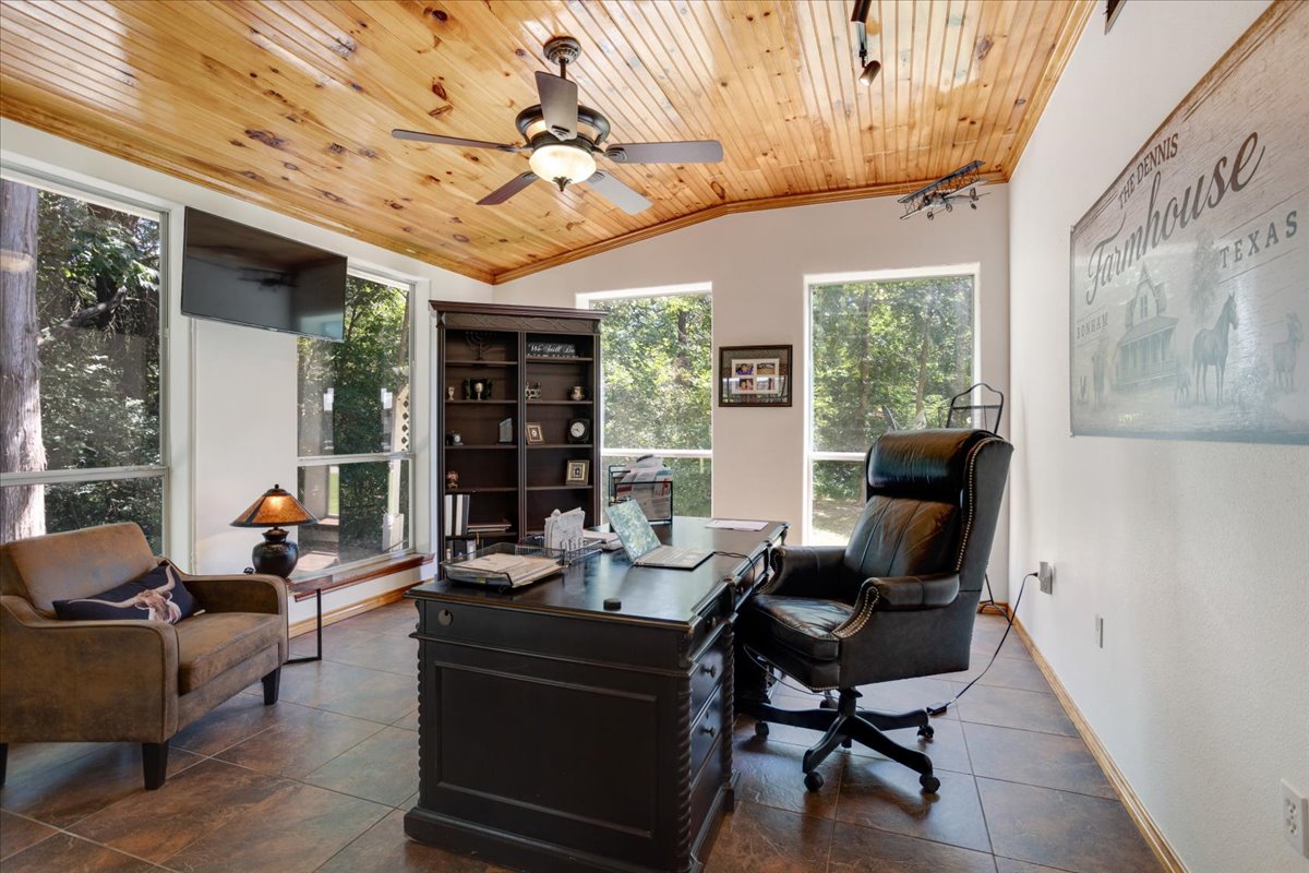 Bonham, Texas, 75418, United States, 6 Bedrooms Bedrooms, ,3 BathroomsBathrooms,Residential,For Sale,1983606