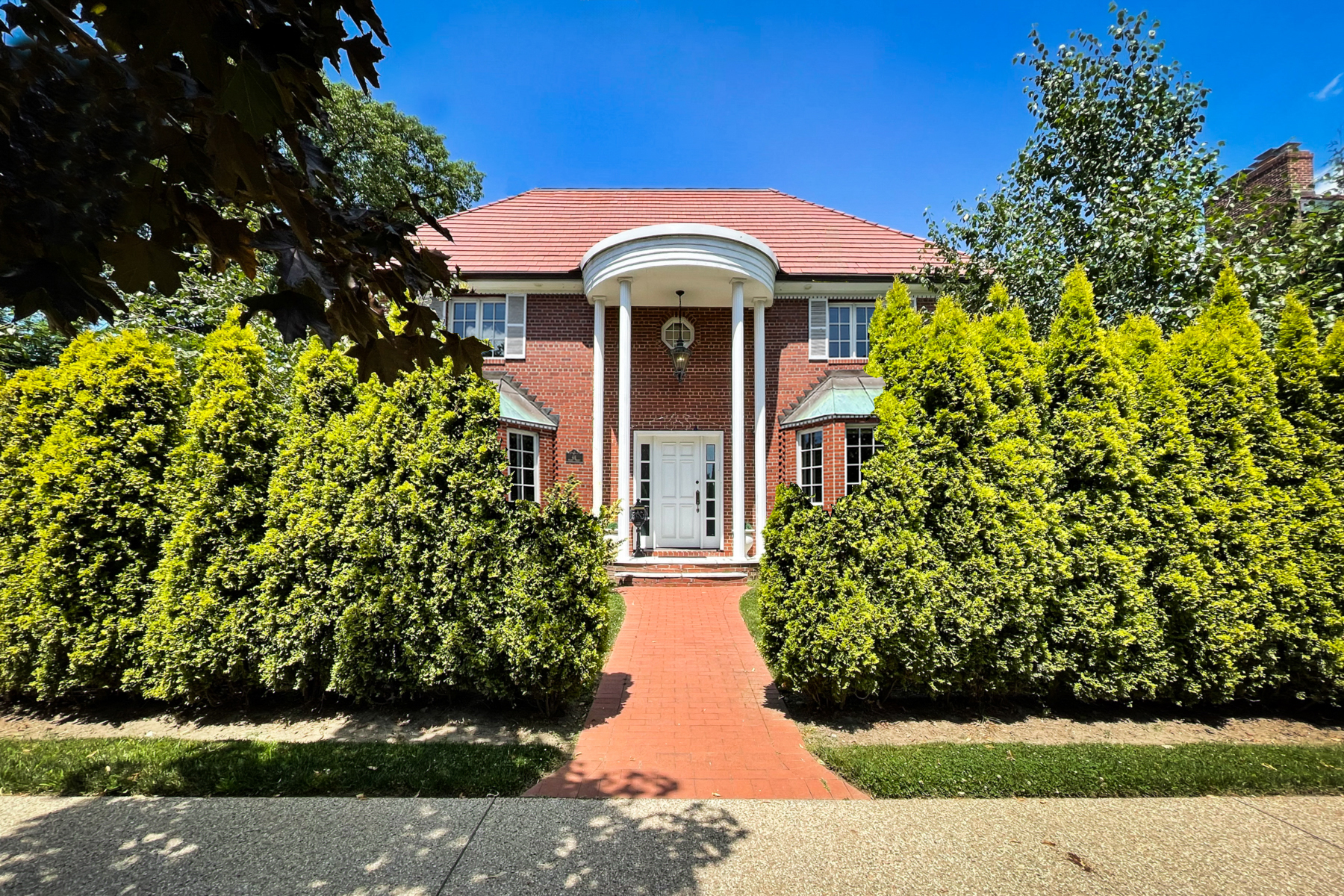  ?GREEK REVIVAL CENTER HALL COLONIAL? - 物件實景