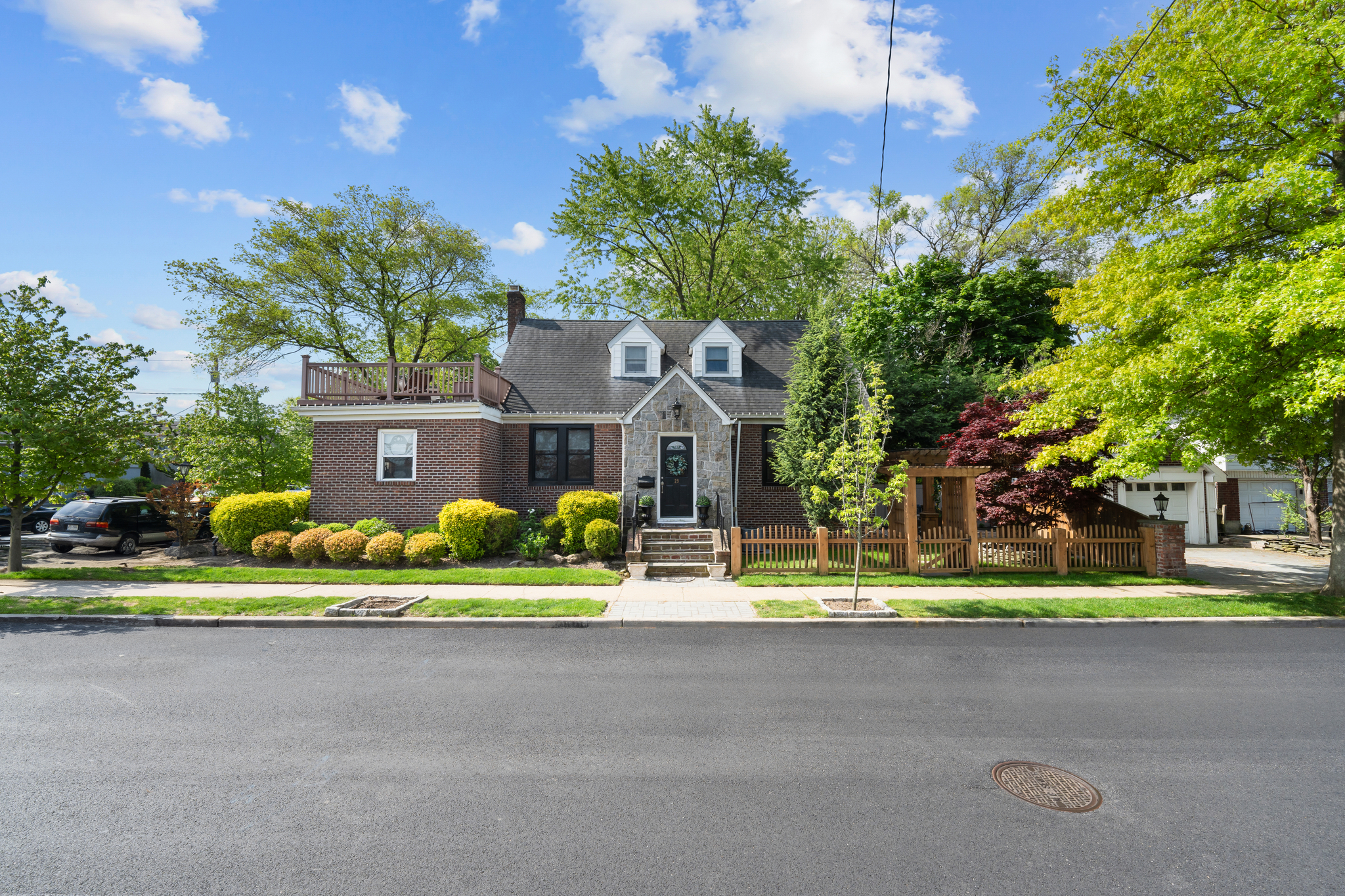 Oceanside, New York, 11572, United States, 3 Bedrooms Bedrooms, ,2 BathroomsBathrooms,Residential,For Sale,1928252