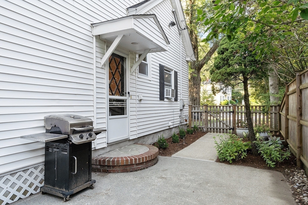 Andover, Massachusetts, 01810, United States, 2 Bedrooms Bedrooms, ,1 BathroomBathrooms,Residential,For Sale,1941591