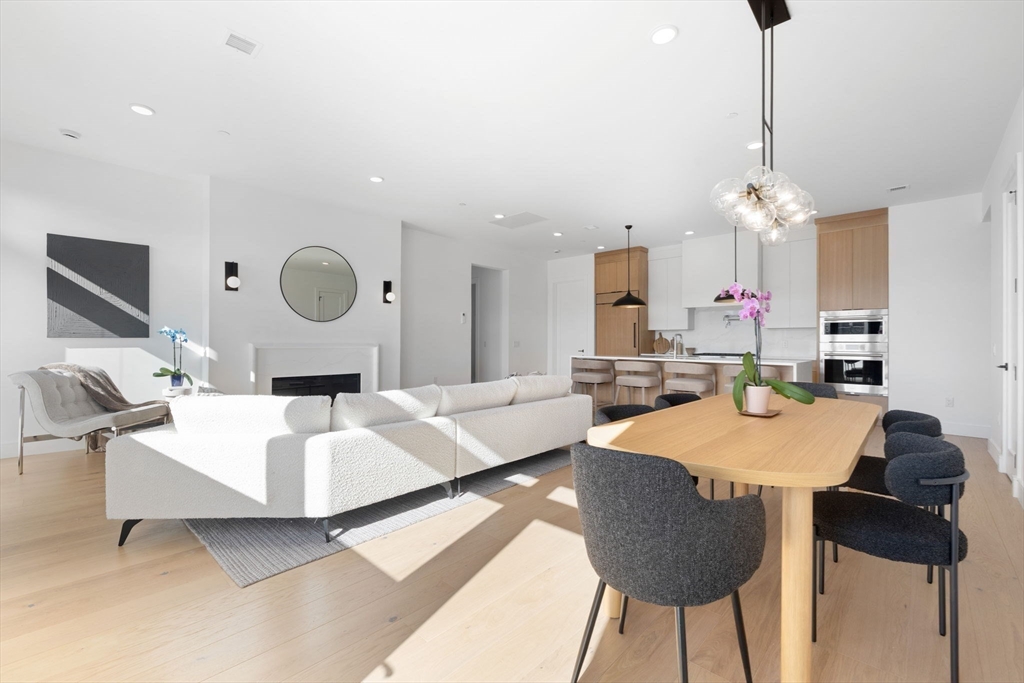 Brookline, Massachusetts, 02446, United States, 3 Bedrooms Bedrooms, ,4 BathroomsBathrooms,Residential,For Sale,1975462