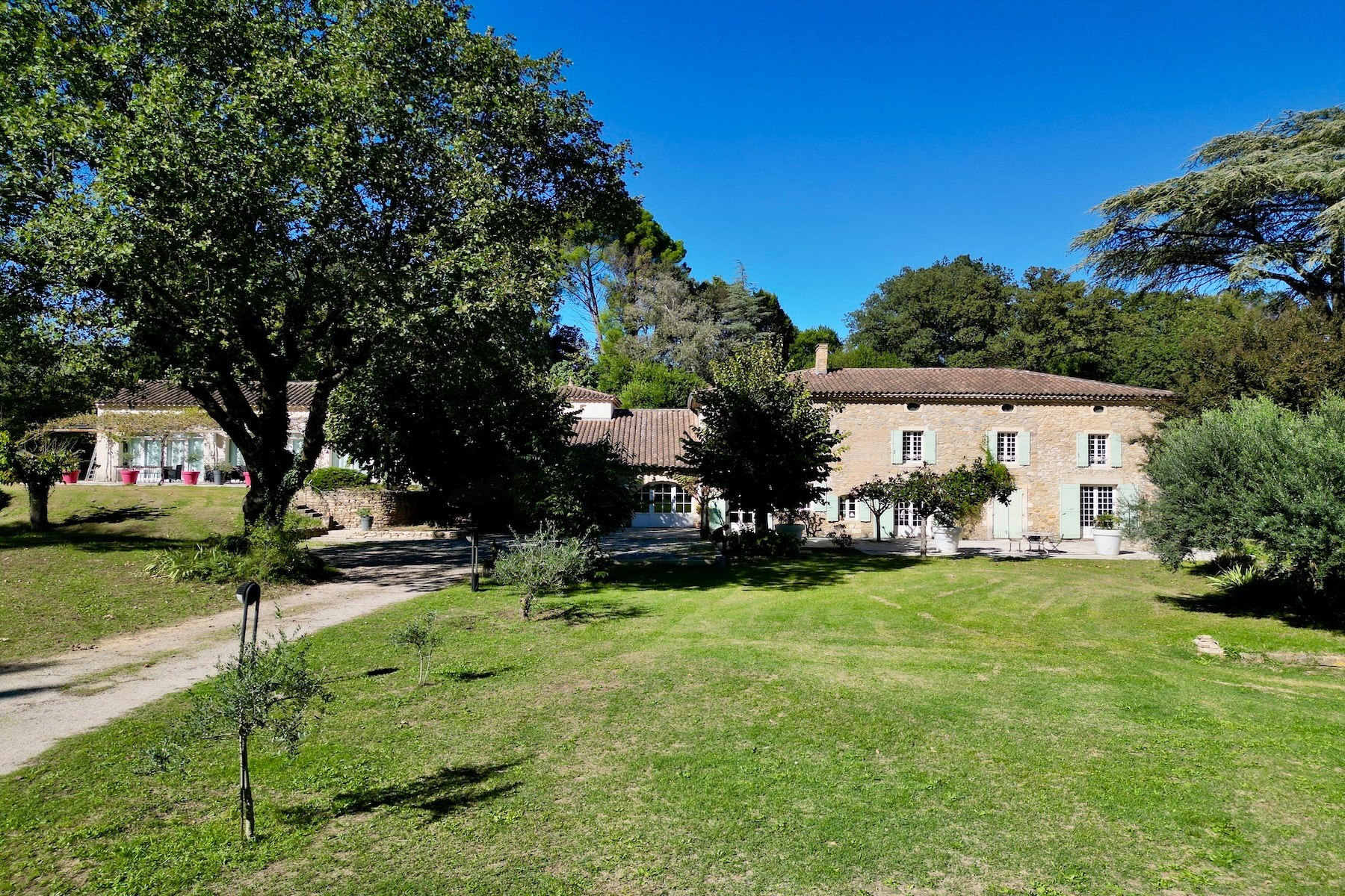  35 Minutes from Uzès – Charming 510 sqm Provençal Farmhouse Set Within 1.8 Hect… - 物件實景