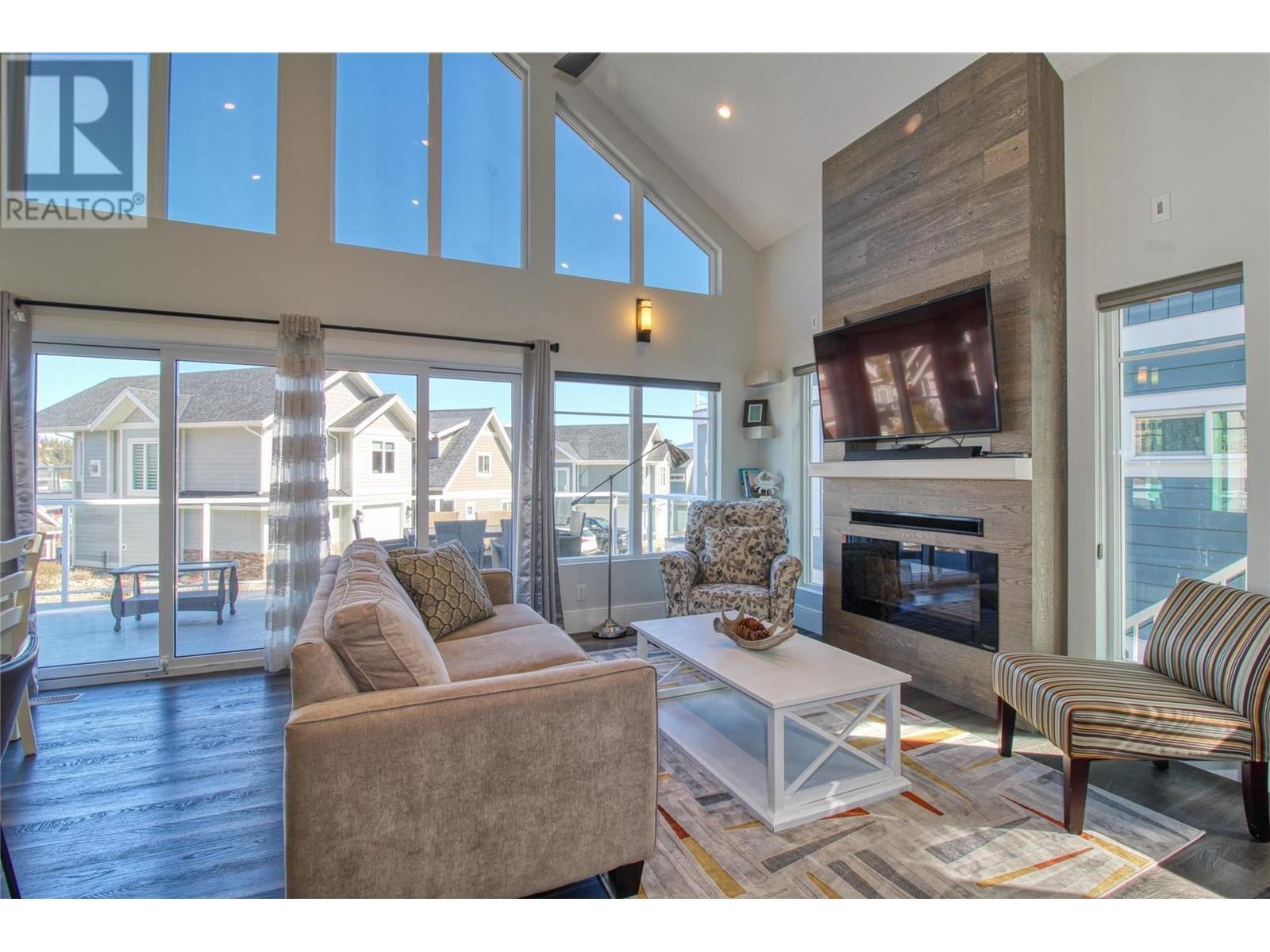 KELOWNA, British Columbia, V1Z 3R8, CA, 3 Bedrooms Bedrooms, ,3 BathroomsBathrooms,Residential,For Sale,1951197