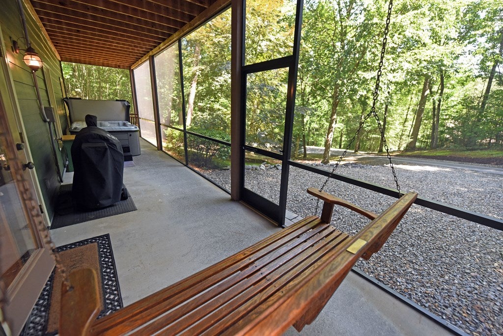 Hiawassee, Georgia, 30546, United States, 3 Bedrooms Bedrooms, ,4 BathroomsBathrooms,Residential,For Sale,1877027