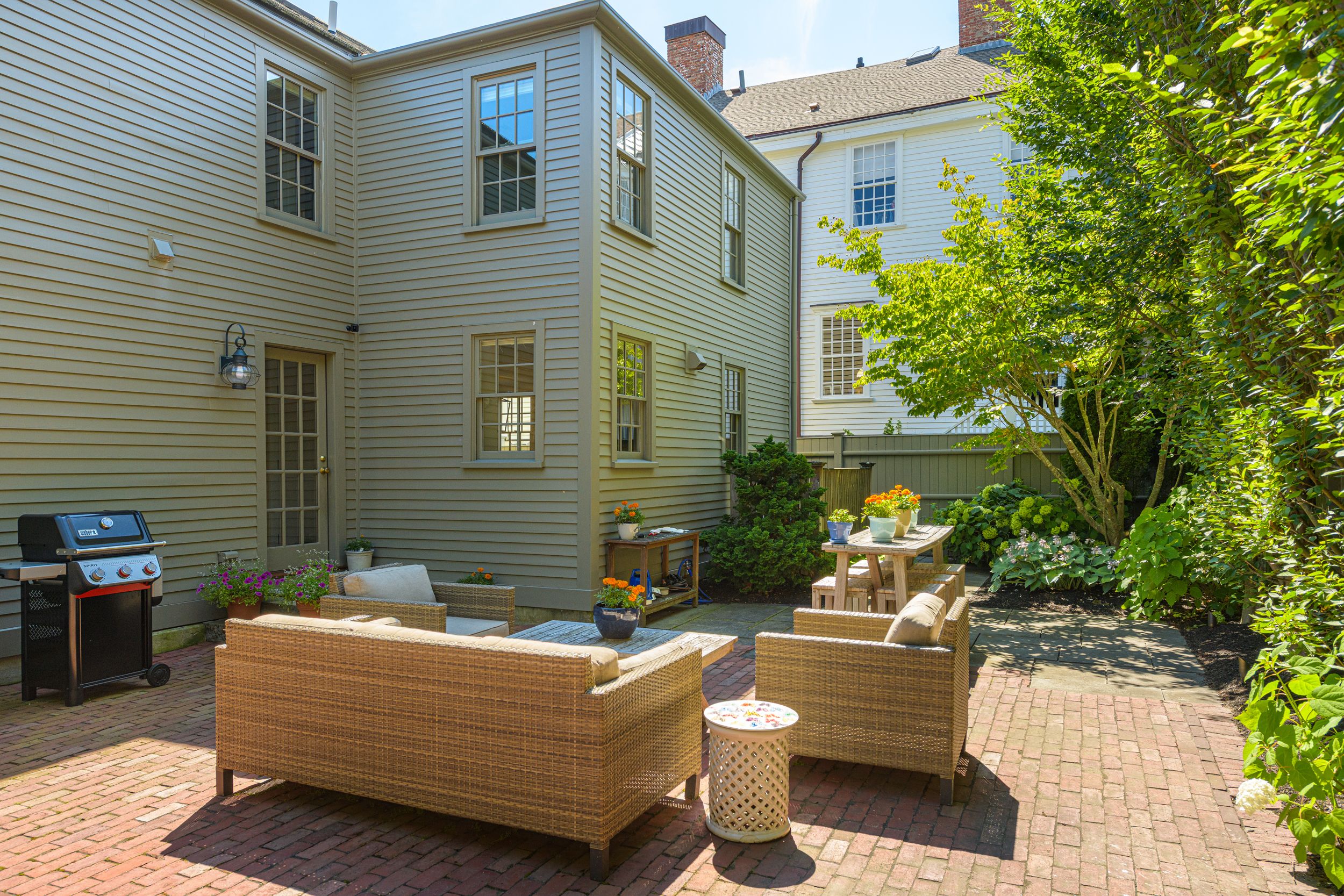  Exquisitely Renovated Home One Block from Water - 物件實景