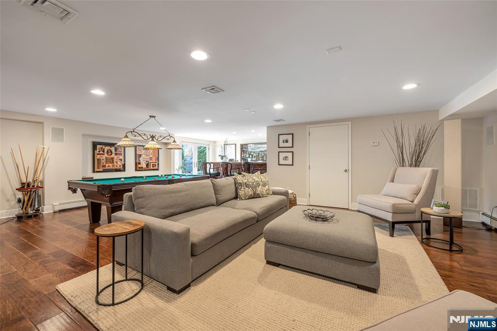 Cliffside Park, New Jersey, 07010, United States, 4 Bedrooms Bedrooms, ,5 BathroomsBathrooms,Residential,For Sale,1998497