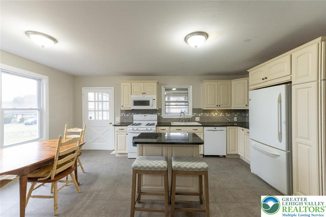 Bethlehem Twp, Pennsylvania, 18020, United States, 4 Bedrooms Bedrooms, ,3 BathroomsBathrooms,Residential,For Sale,1895481