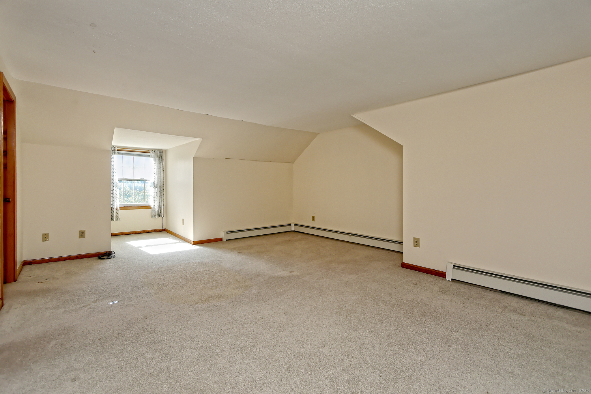 Hamden, Connecticut, 06518, United States, 4 Bedrooms Bedrooms, ,2 BathroomsBathrooms,Residential,For Sale,1940794