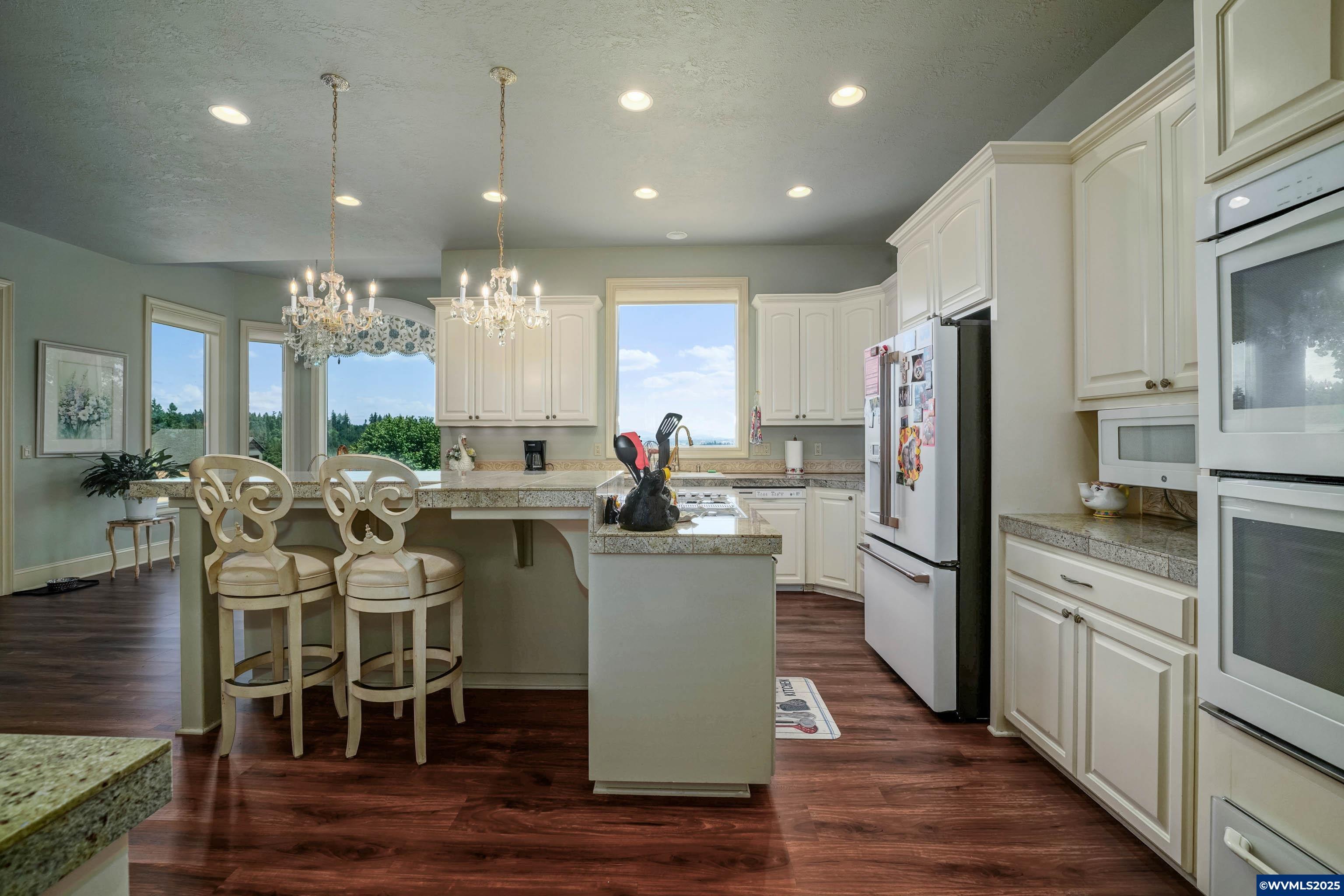 Turner, Oregon, 97392, United States, 4 Bedrooms Bedrooms, ,4 BathroomsBathrooms,Residential,For Sale,1848643