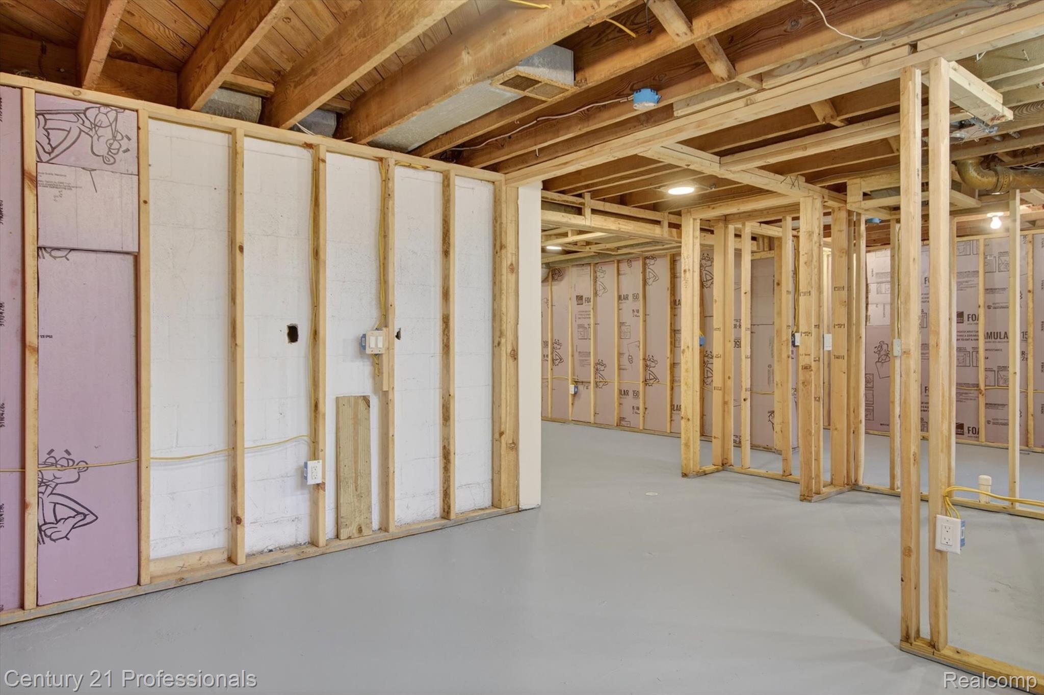 AnnArbor, Michigan, 48103, United States, 3 Bedrooms Bedrooms, ,2 BathroomsBathrooms,Residential,For Sale,2038330