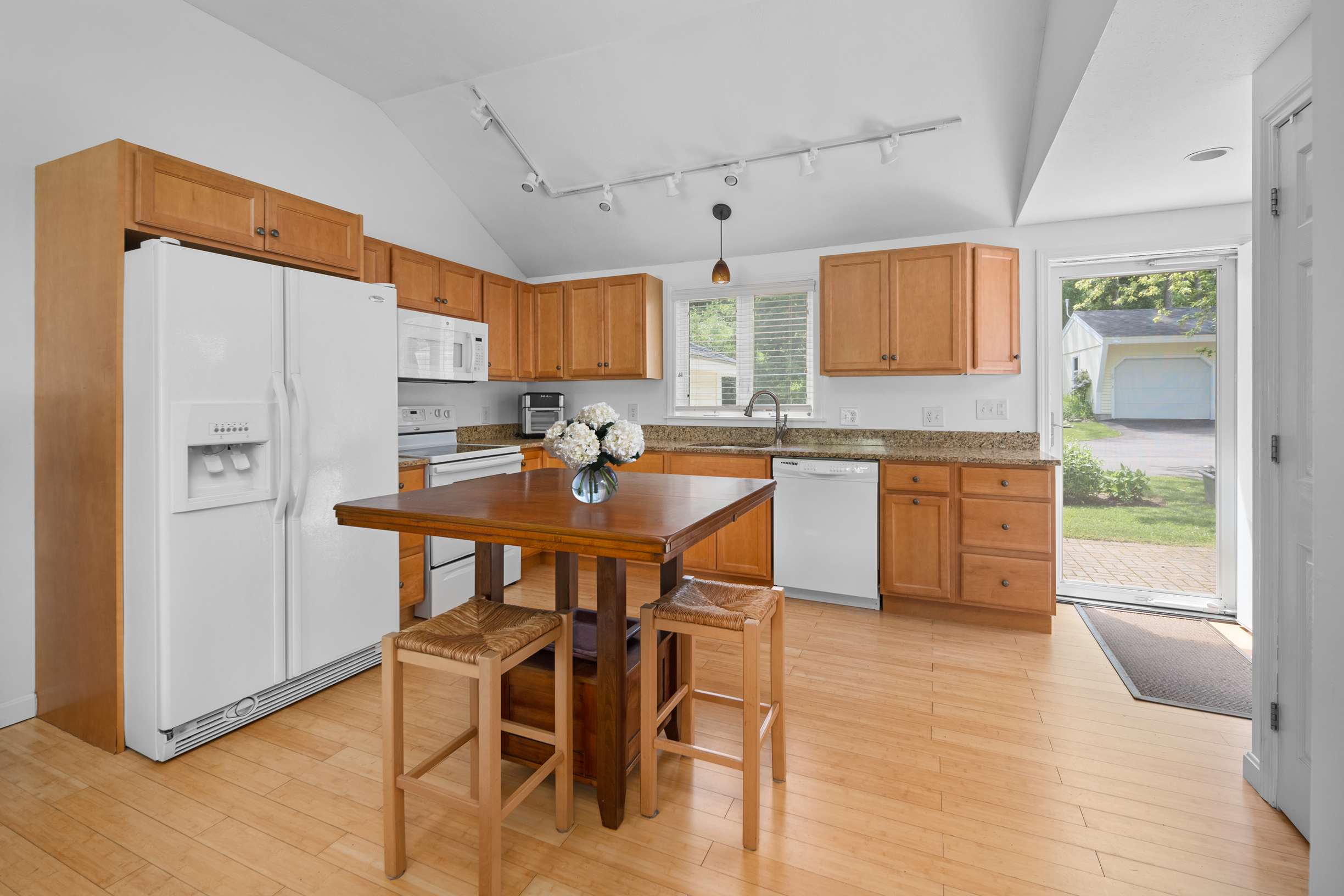  Effortless Single Level Living at 1 Bedroom Woodside Meadow Condo in York - 物件實景