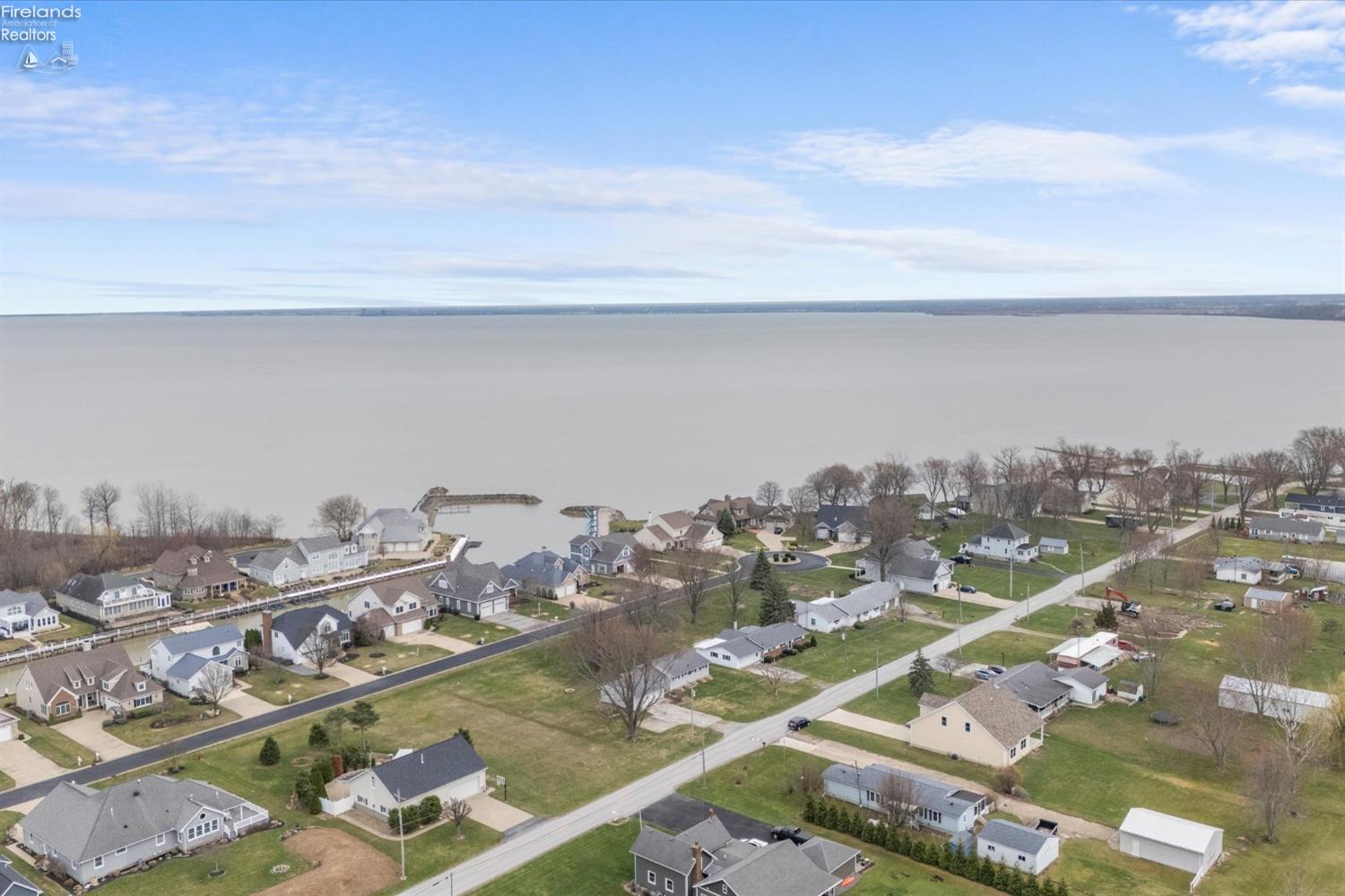 Marblehead, Ohio, 43440, United States, 4 Bedrooms Bedrooms, ,3 BathroomsBathrooms,Residential,For Sale,1921808