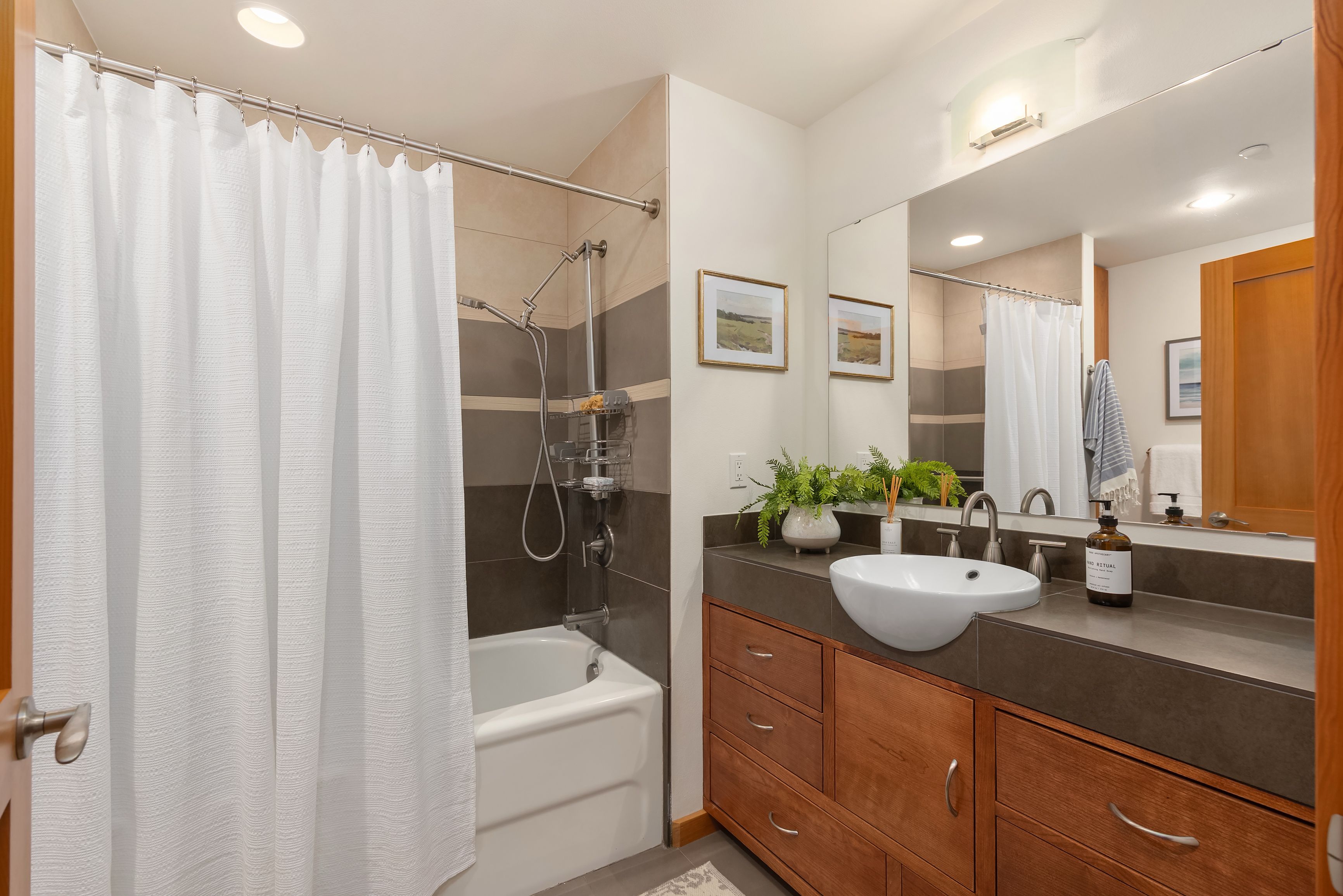  620 Northeast Vineyard Lane B-203, Bainbridge Island, WA 98110 - 物件實景