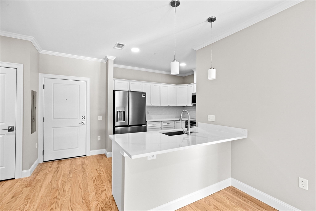Milton, Massachusetts, 02186, United States, 2 Bedrooms Bedrooms, ,2 BathroomsBathrooms,Residential,For Sale,1865271