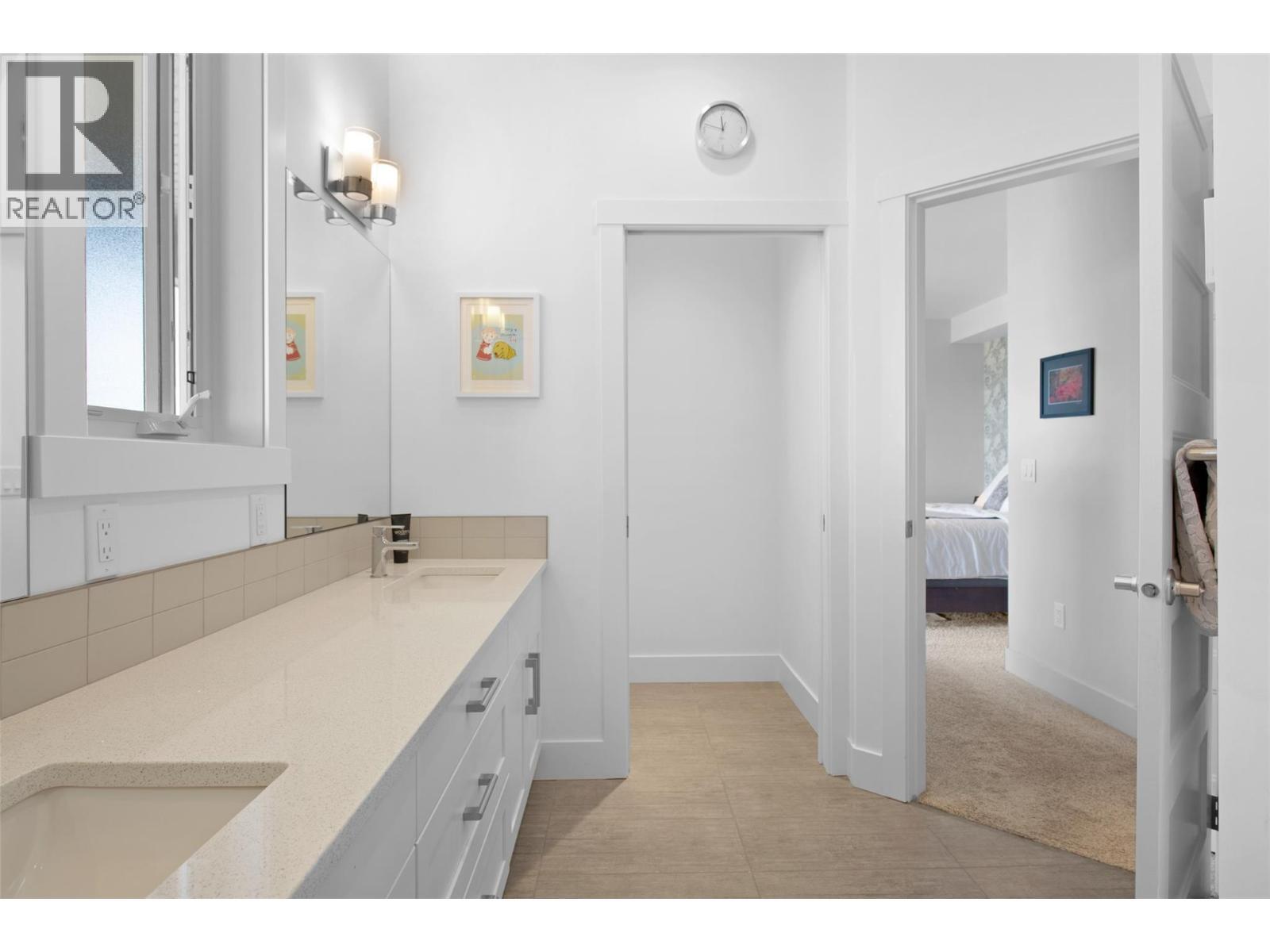 KELOWNA, British Columbia, V1P 1T8, CA, 3 Bedrooms Bedrooms, ,3 BathroomsBathrooms,Residential,For Sale,1947408