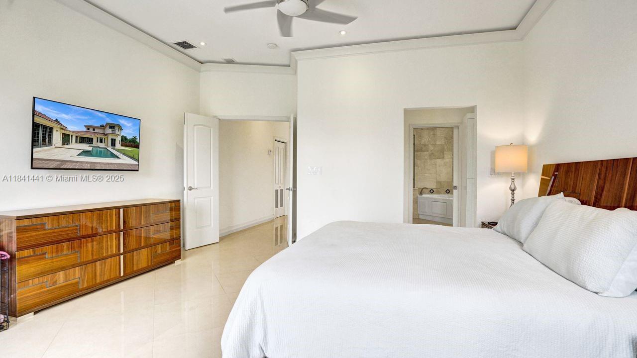 Davie, Florida, 33330, United States, 5 Bedrooms Bedrooms, ,5 BathroomsBathrooms,Residential,For Sale,1896833