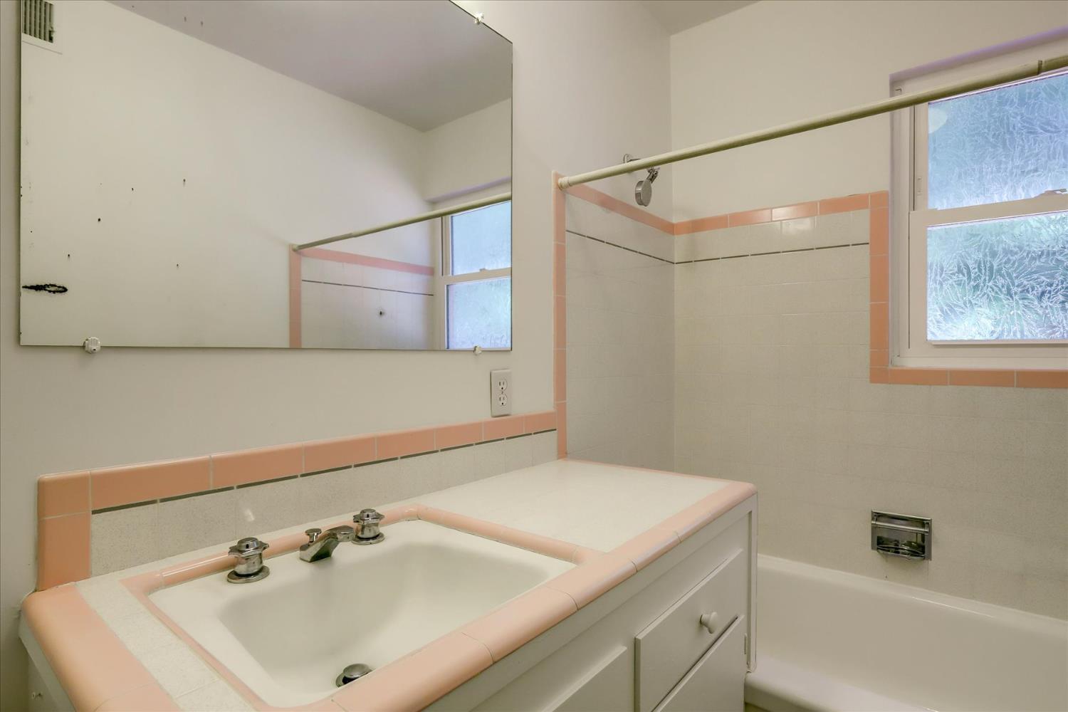 Grass Valley, California, 95945, United States, 3 Bedrooms Bedrooms, ,3 BathroomsBathrooms,Residential,For Sale,1898506