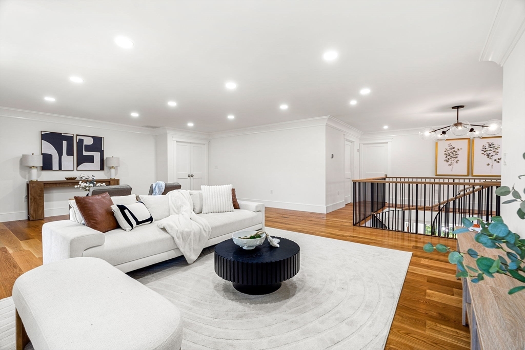 Natick, Massachusetts, 01760, United States, 5 Bedrooms Bedrooms, ,6 BathroomsBathrooms,Residential,For Sale,1901321