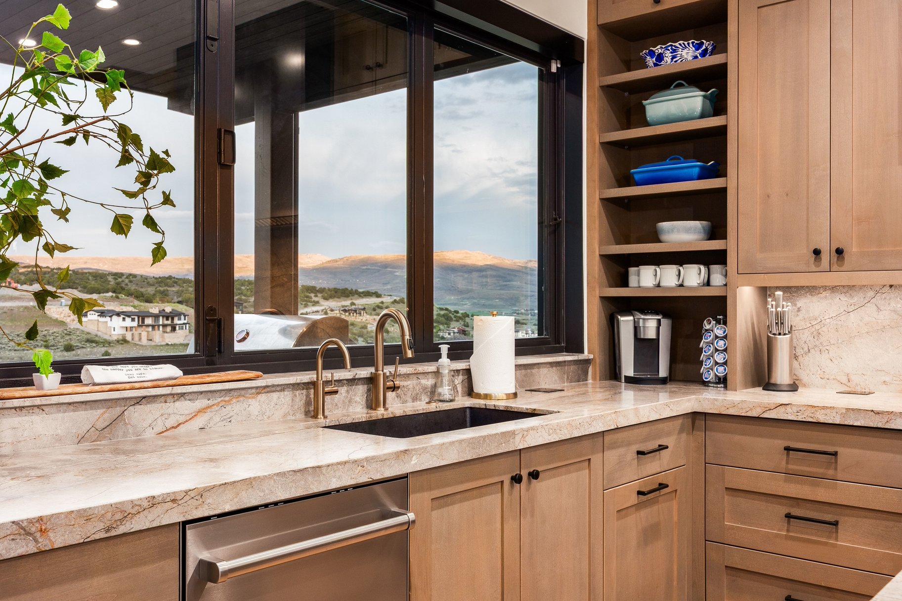  New Mountain Contemporary Home on Rare Double Lot with Timp Views - 物件實景