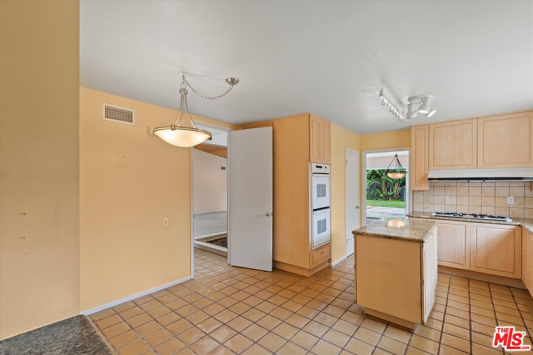 Malibu, California, 90265, United States, 4 Bedrooms Bedrooms, ,3 BathroomsBathrooms,Residential,For Sale,1859760