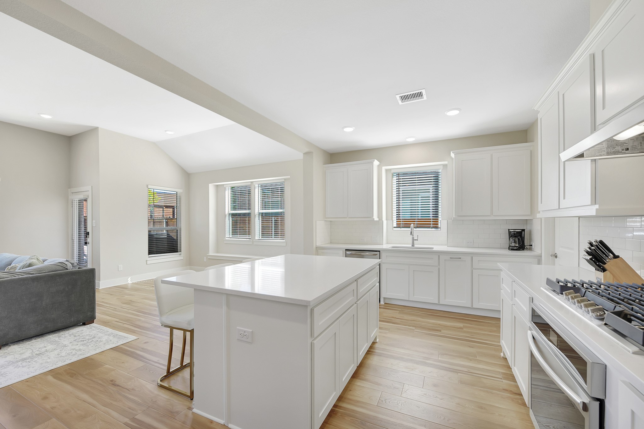 Mesquite, Texas, 75181, United States, 4 Bedrooms Bedrooms, ,3 BathroomsBathrooms,Residential,For Sale,1962301