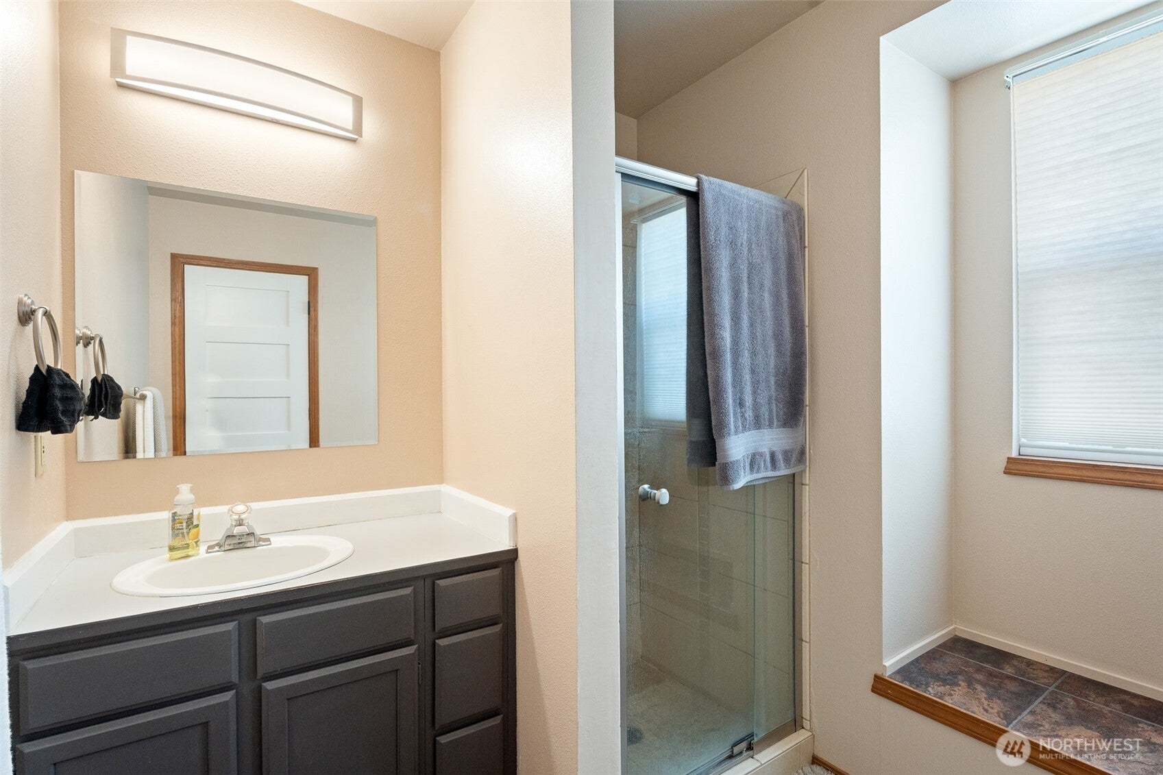 Wenatchee, Washington, 98801, United States, 3 Bedrooms Bedrooms, ,2 BathroomsBathrooms,Residential,For Sale,1939564