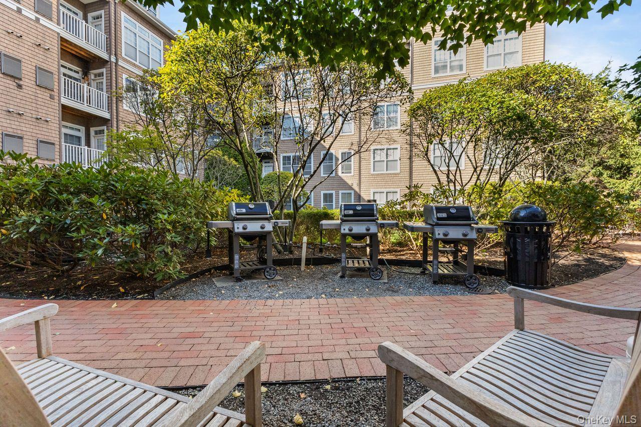 Stamford, Connecticut, 06902, United States, 2 Bedrooms Bedrooms, ,2 BathroomsBathrooms,Residential,For Sale,1965271