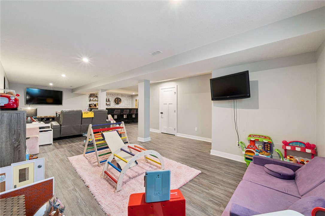 Penn Twp, Pennsylvania, 15644, United States, 4 Bedrooms Bedrooms, ,4 BathroomsBathrooms,Residential,For Sale,2010437